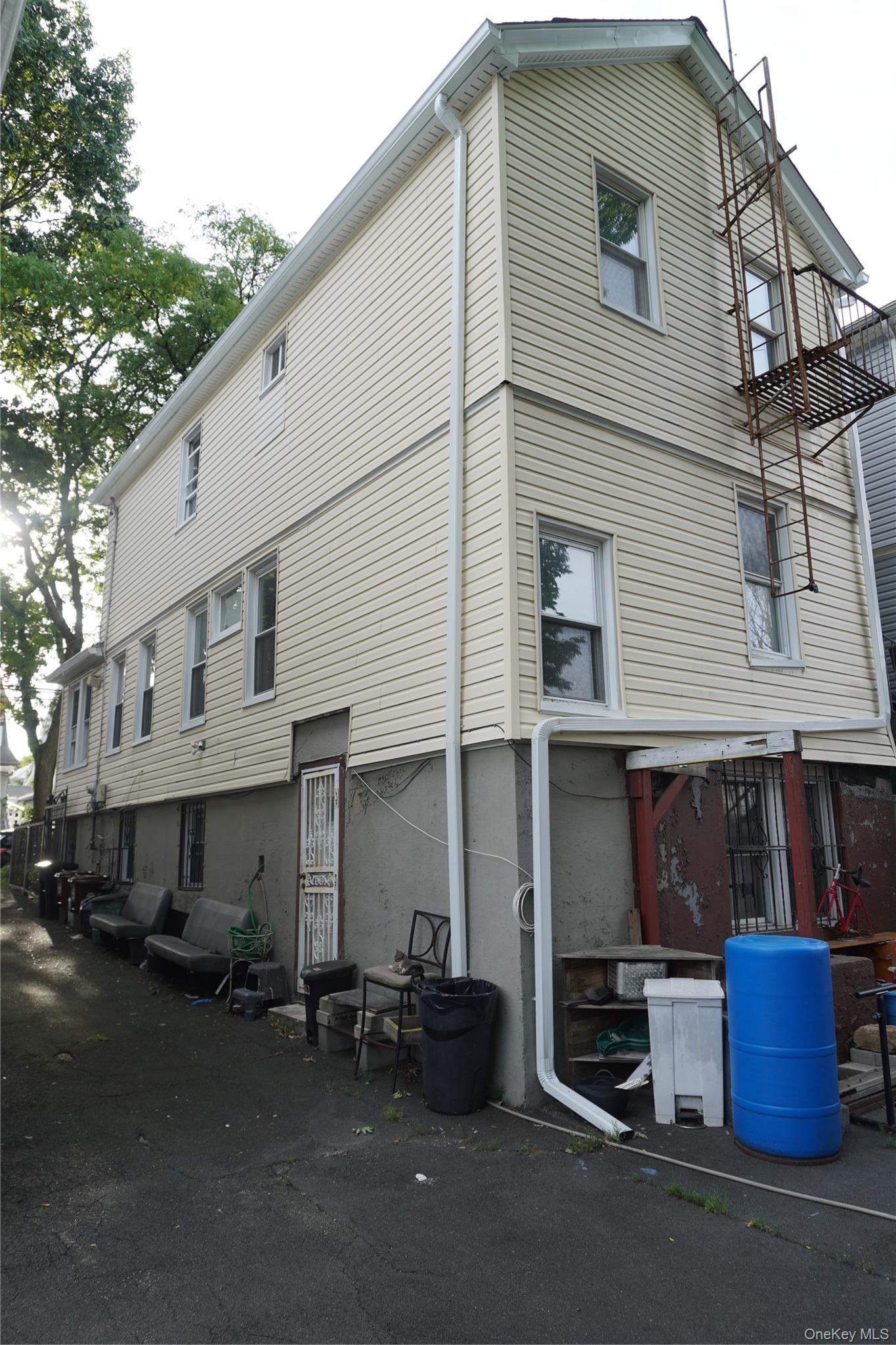 Single Family Grace Avenue  Bronx, NY 10466, MLS-1048968-25