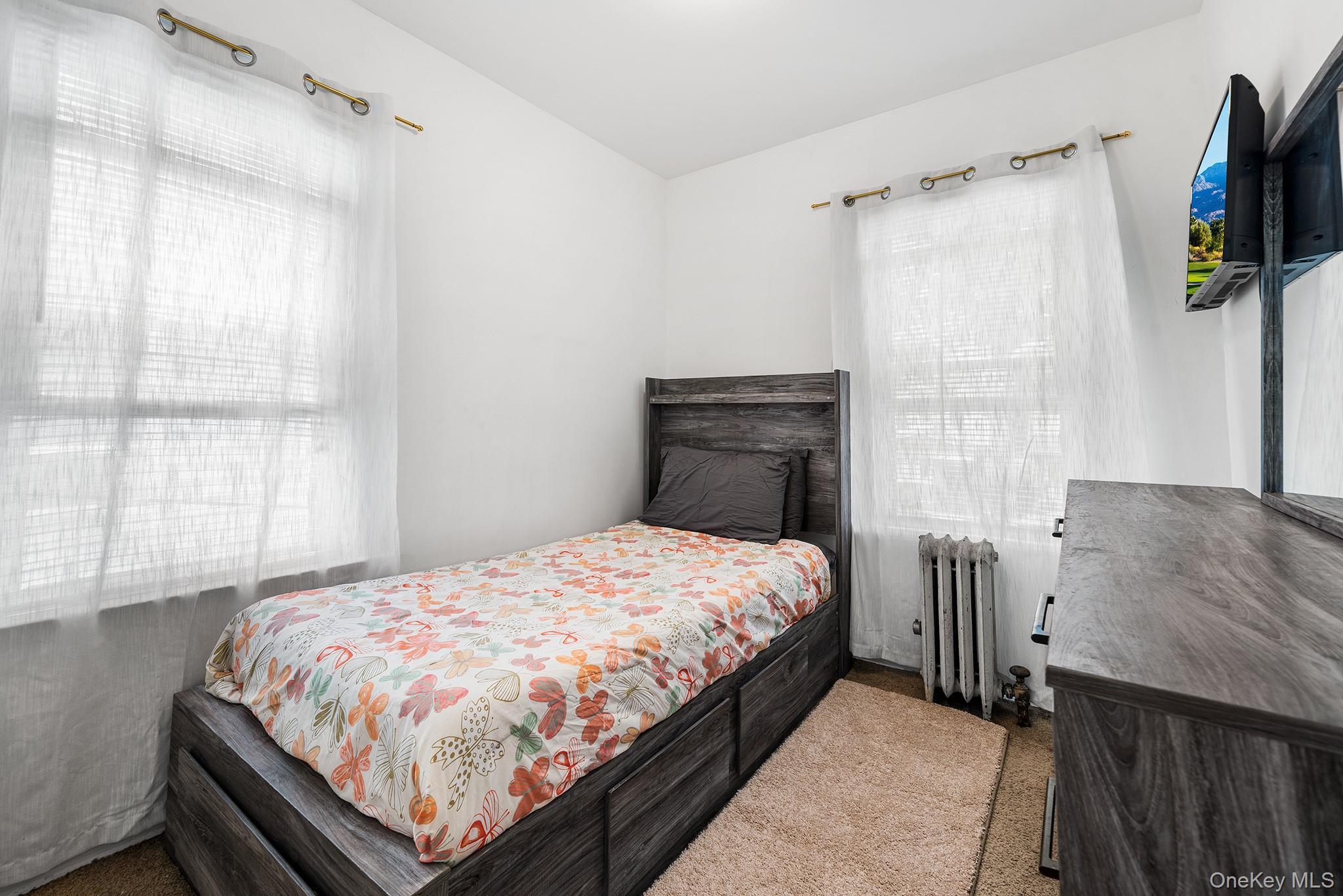 Single Family 200th Street  Queens, NY 11412, MLS-1048969-15