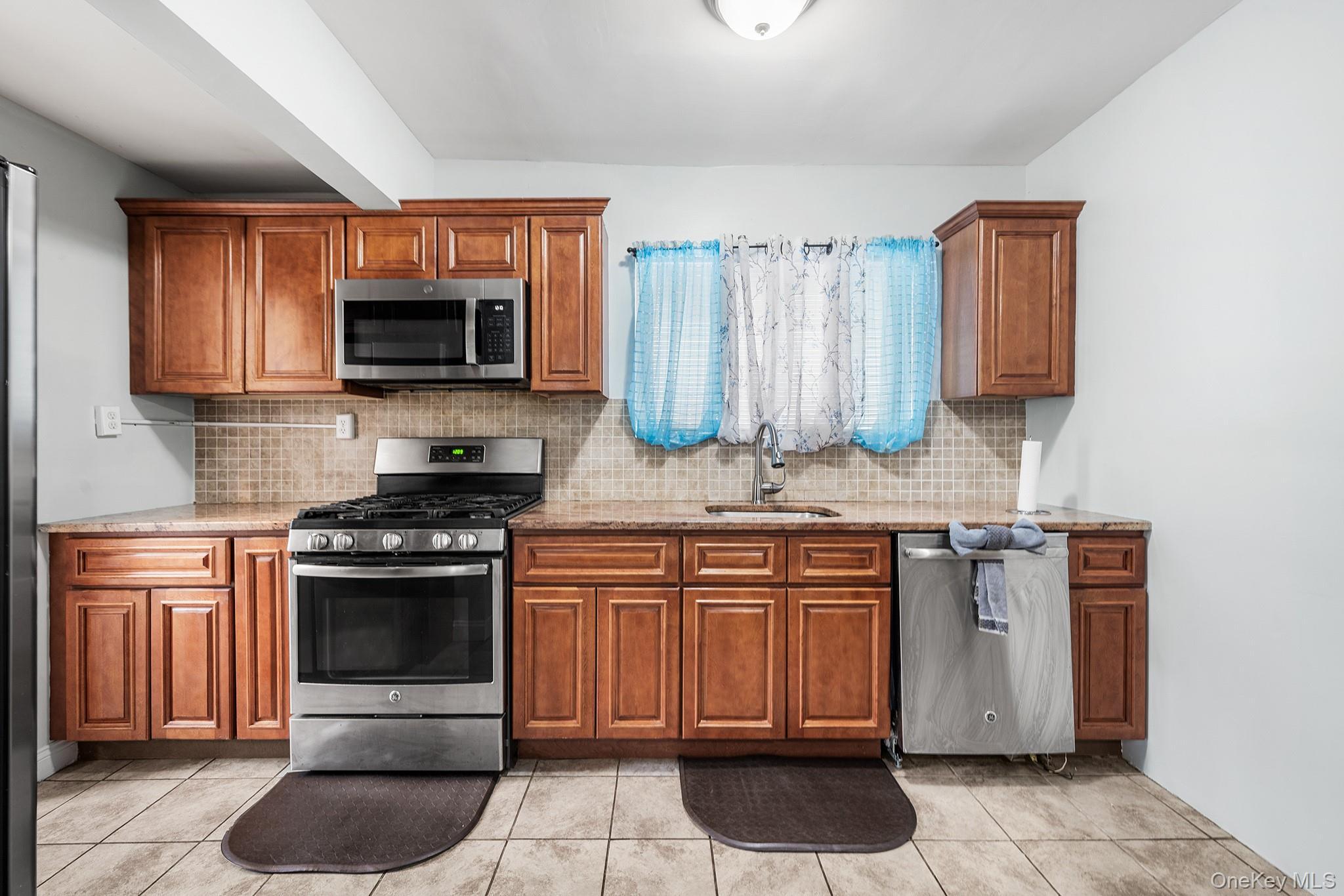 Single Family 200th Street  Queens, NY 11412, MLS-1048969-8