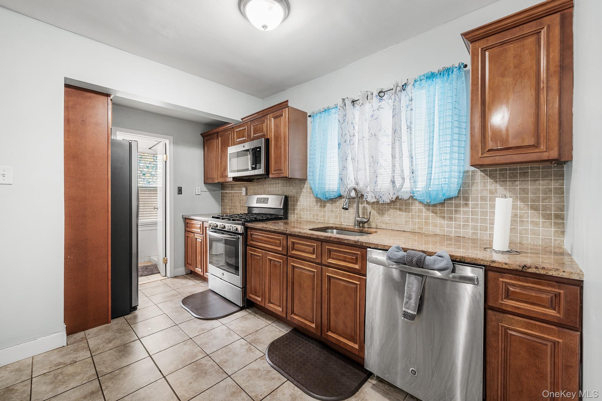 Single Family 200th Street  Queens, NY 11412, MLS-1048969-9