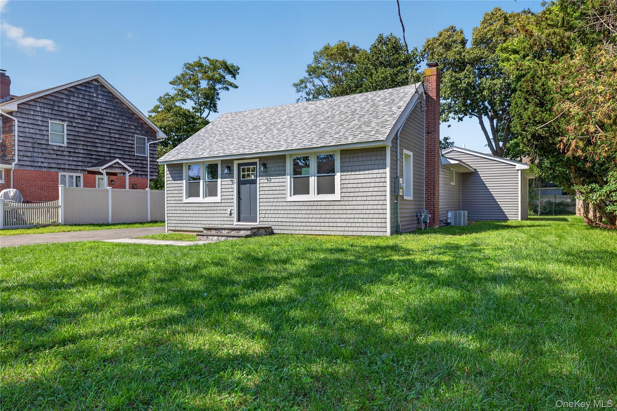 Single Family Rosemary Place Suffolk County, NY 11730, MLS-1048971-2