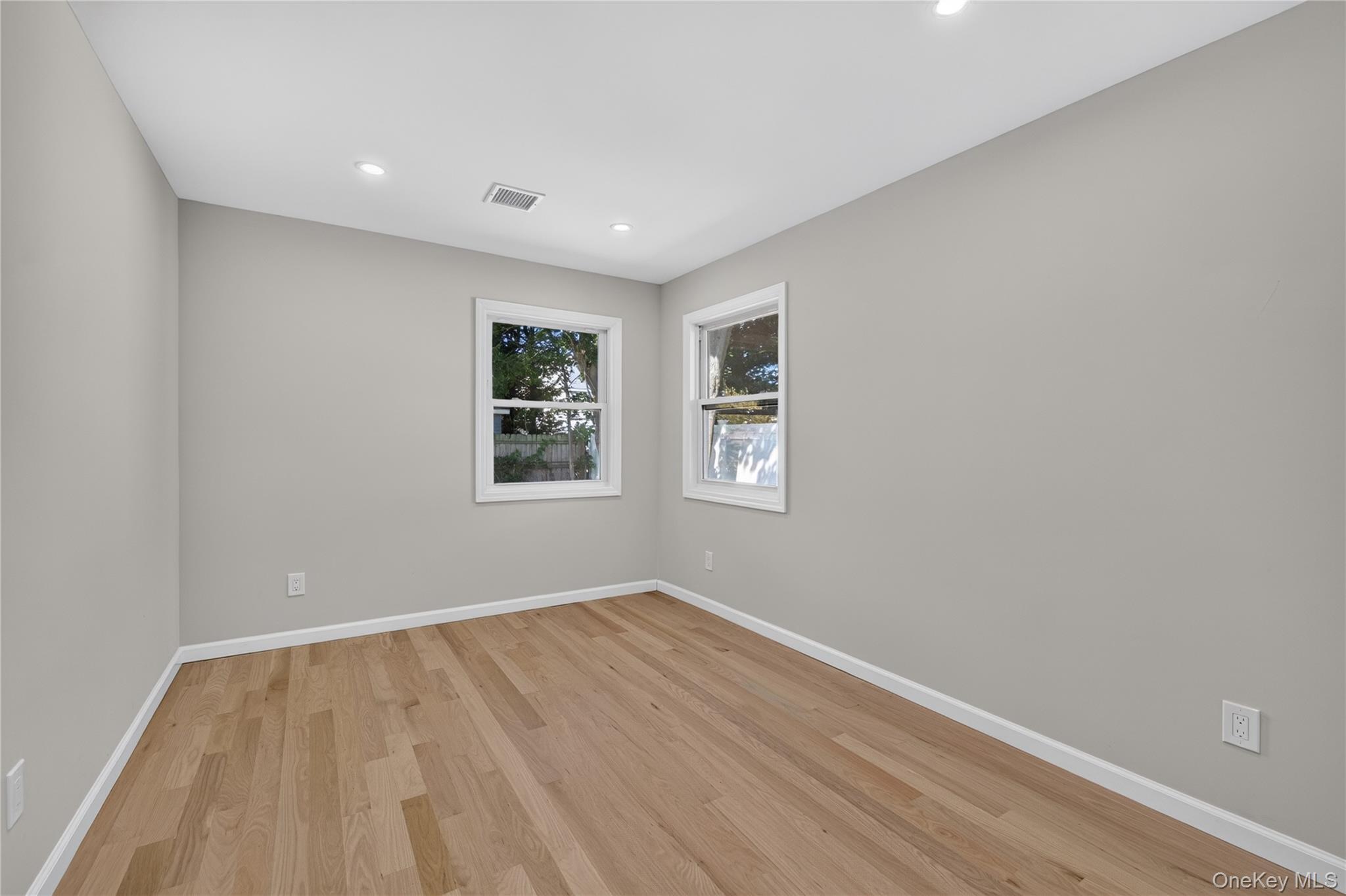 Single Family Rosemary Place Suffolk County, NY 11730, MLS-1048971-22