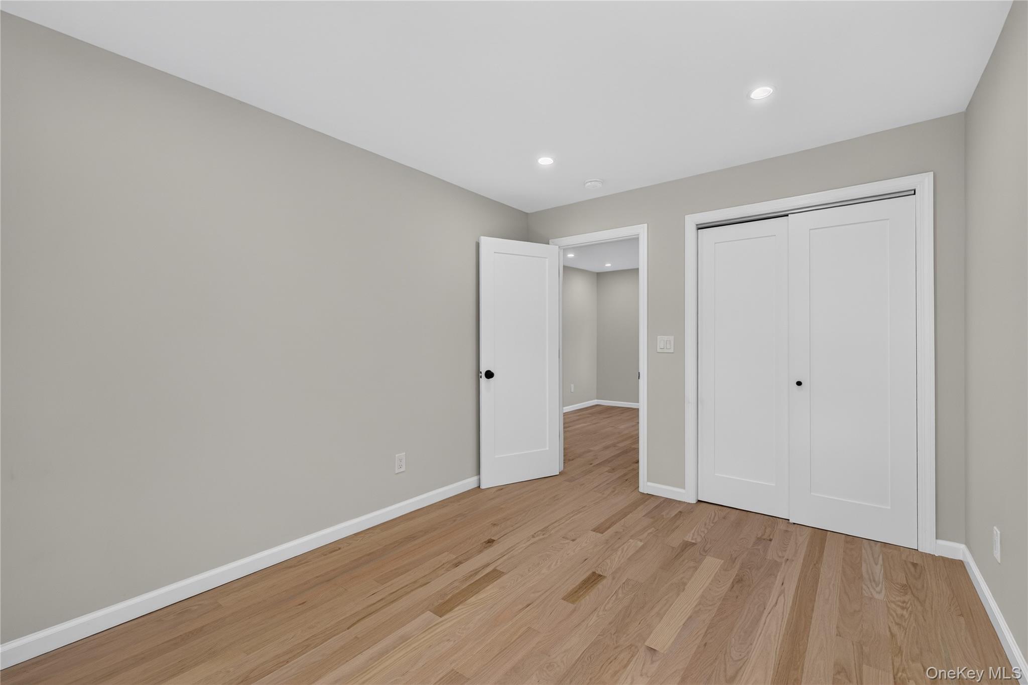 Single Family Rosemary Place Suffolk County, NY 11730, MLS-1048971-25