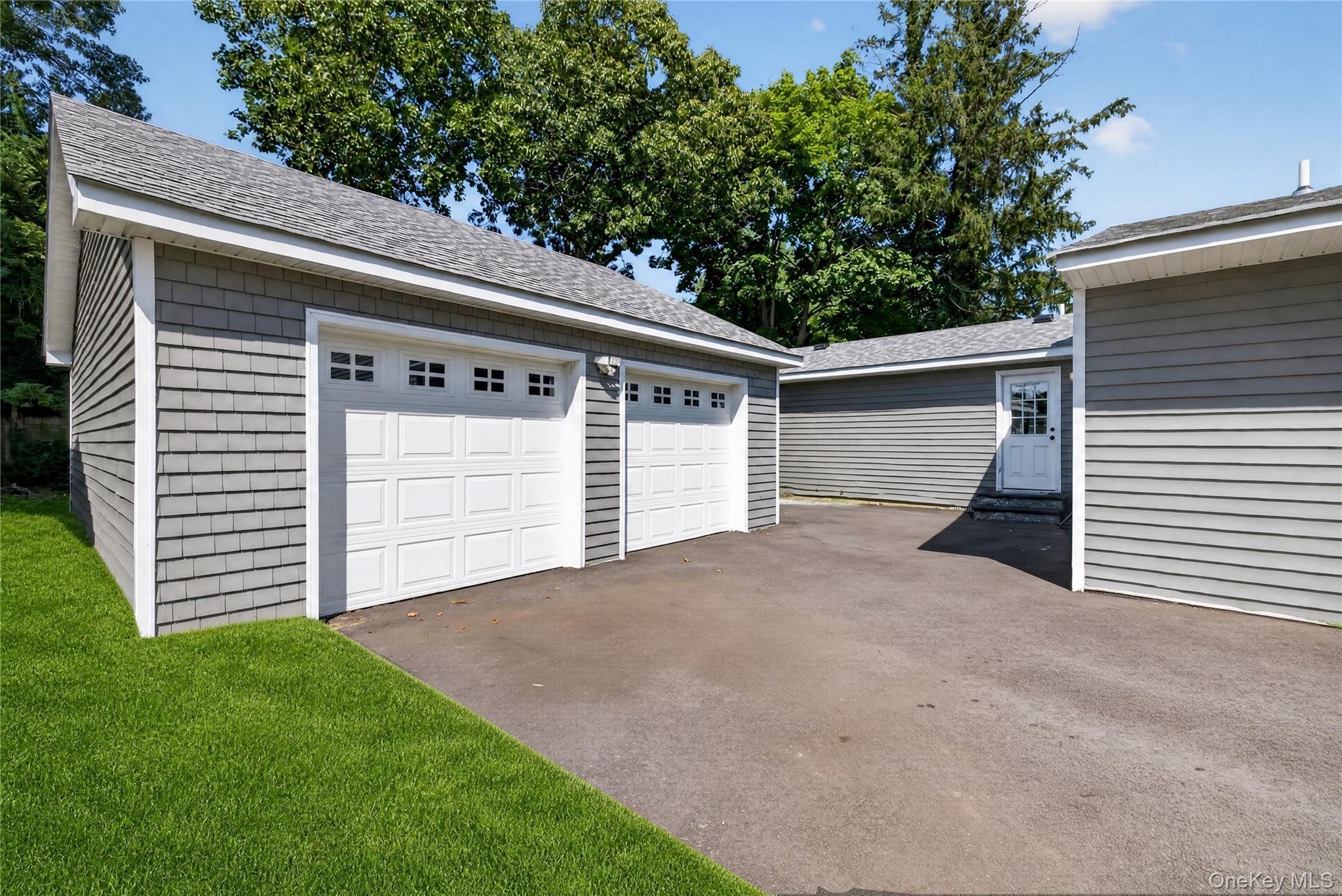 Single Family Rosemary Place Suffolk County, NY 11730, MLS-1048971-3