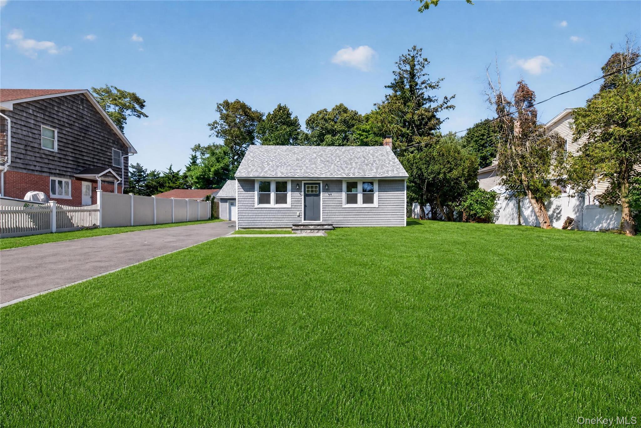 Single Family Rosemary Place Suffolk County, NY 11730, MLS-1048971-34