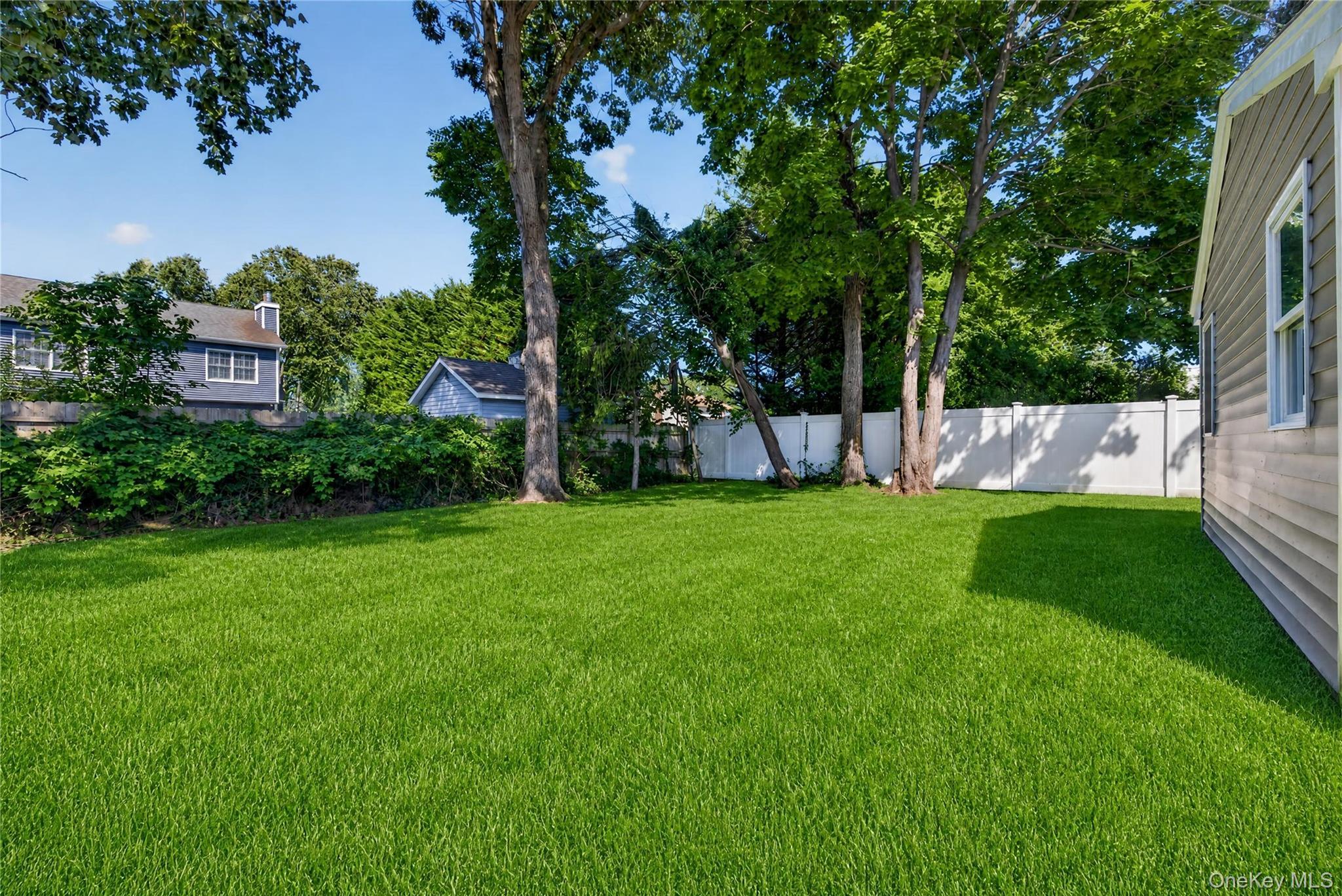 Single Family Rosemary Place Suffolk County, NY 11730, MLS-1048971-36