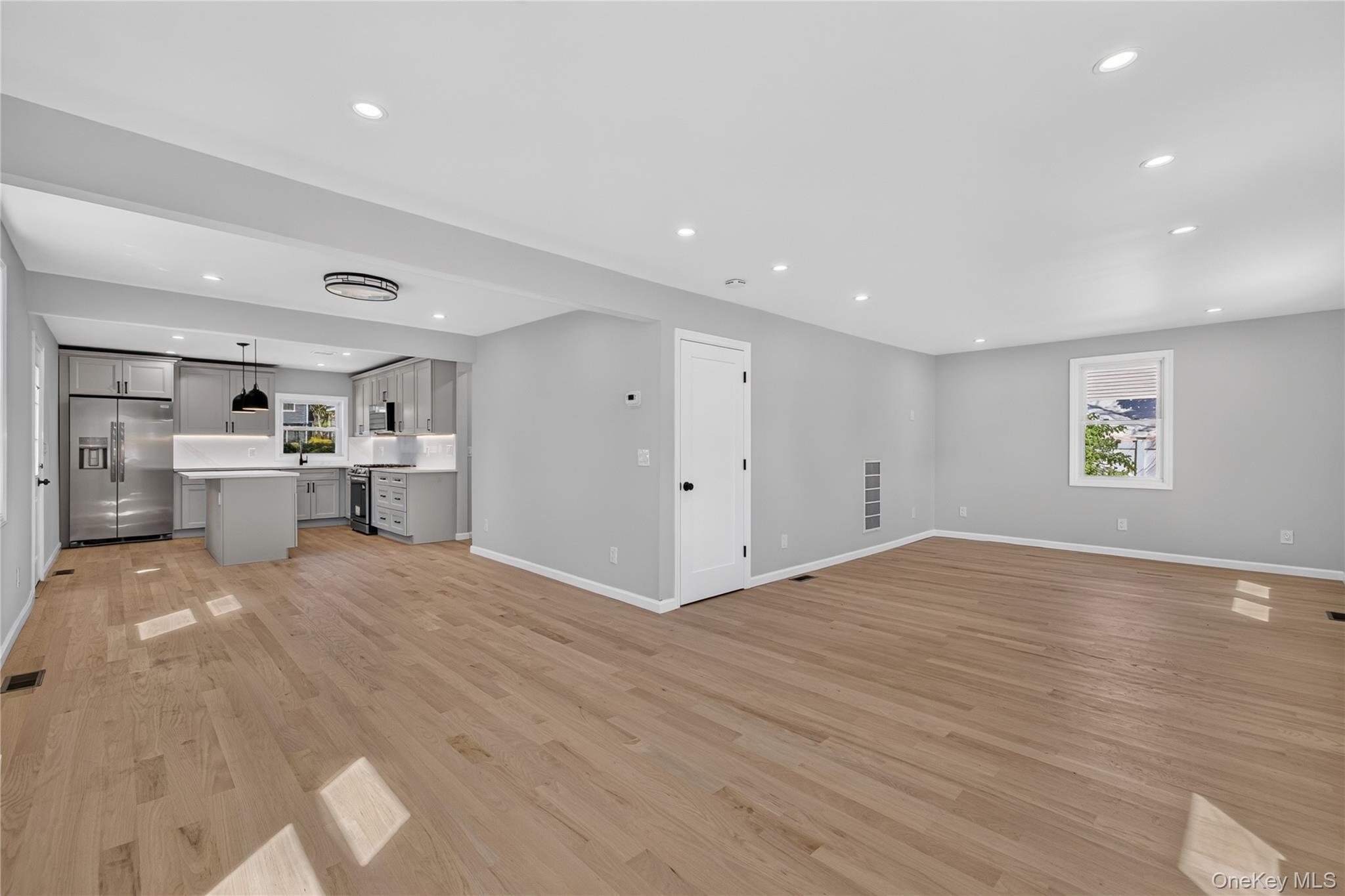 Single Family Rosemary Place Suffolk County, NY 11730, MLS-1048971-4