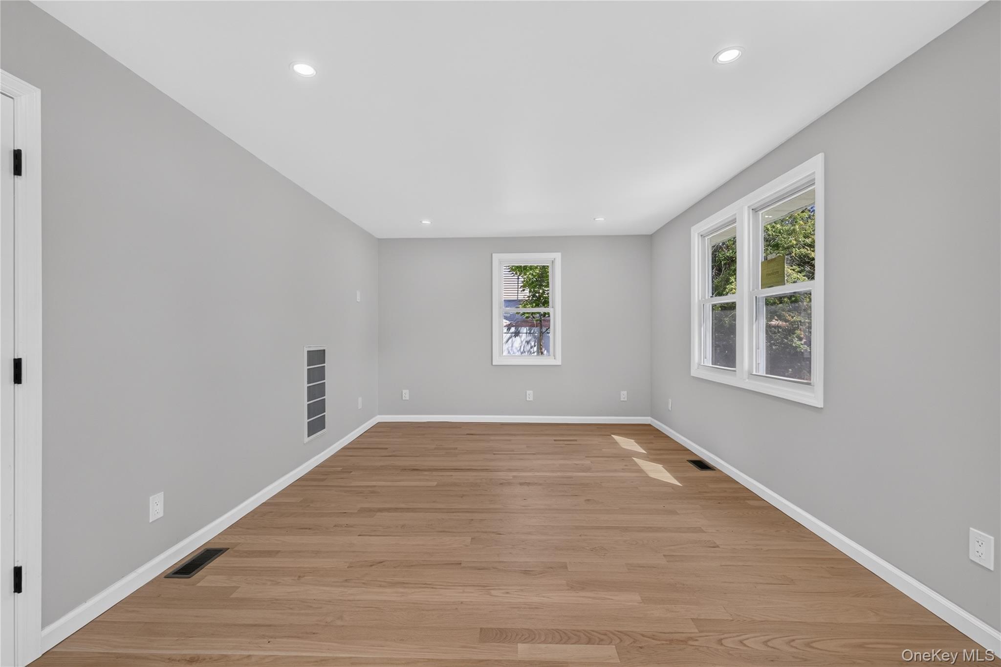 Single Family Rosemary Place Suffolk County, NY 11730, MLS-1048971-5