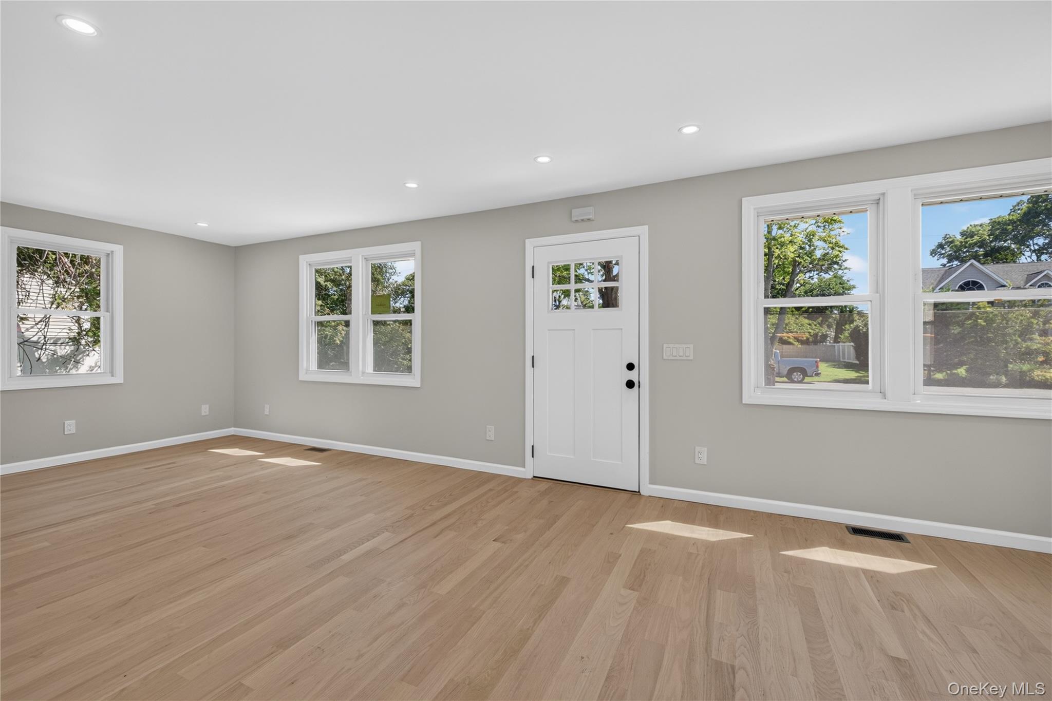 Single Family Rosemary Place Suffolk County, NY 11730, MLS-1048971-6