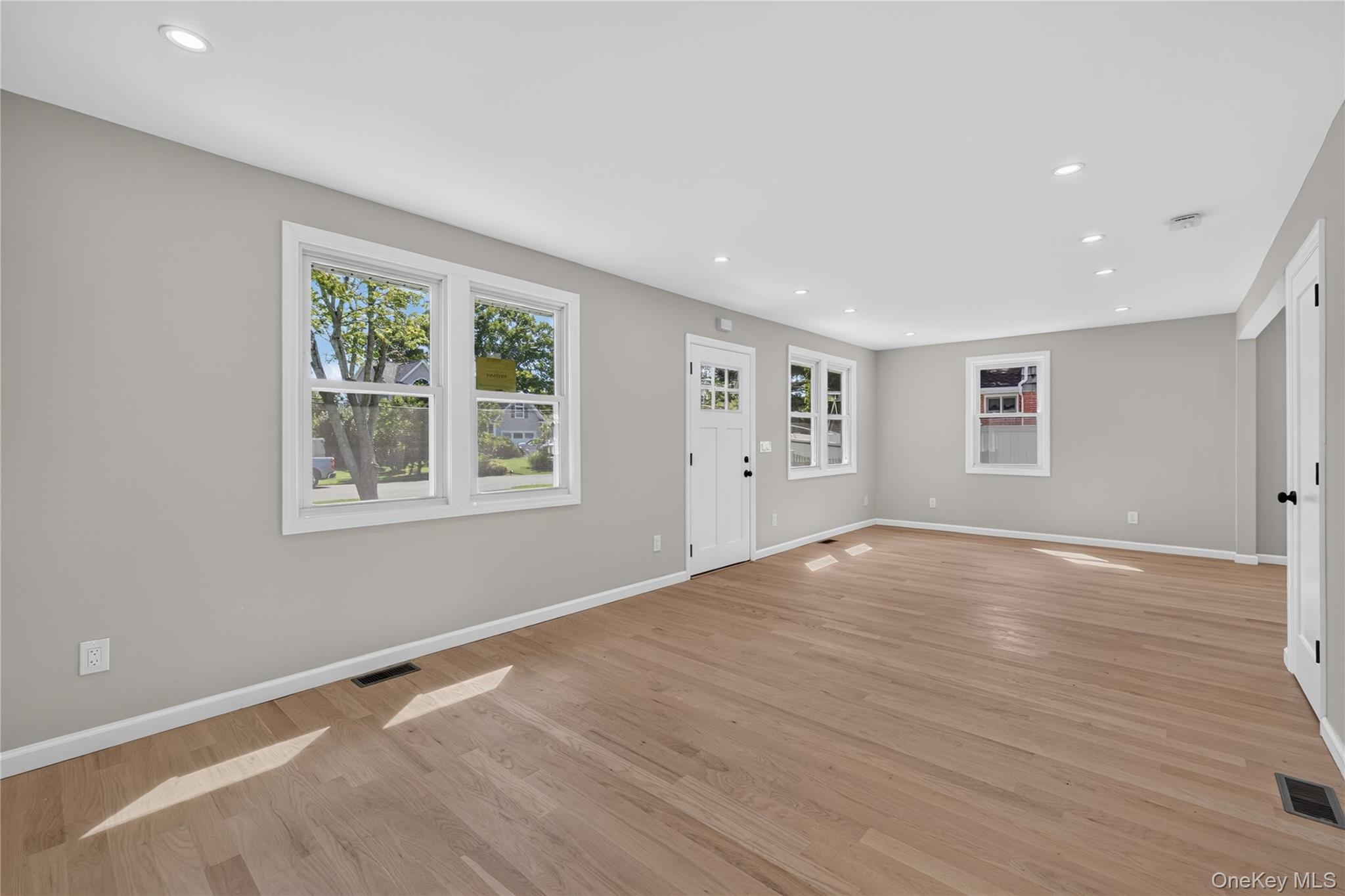 Single Family Rosemary Place Suffolk County, NY 11730, MLS-1048971-7