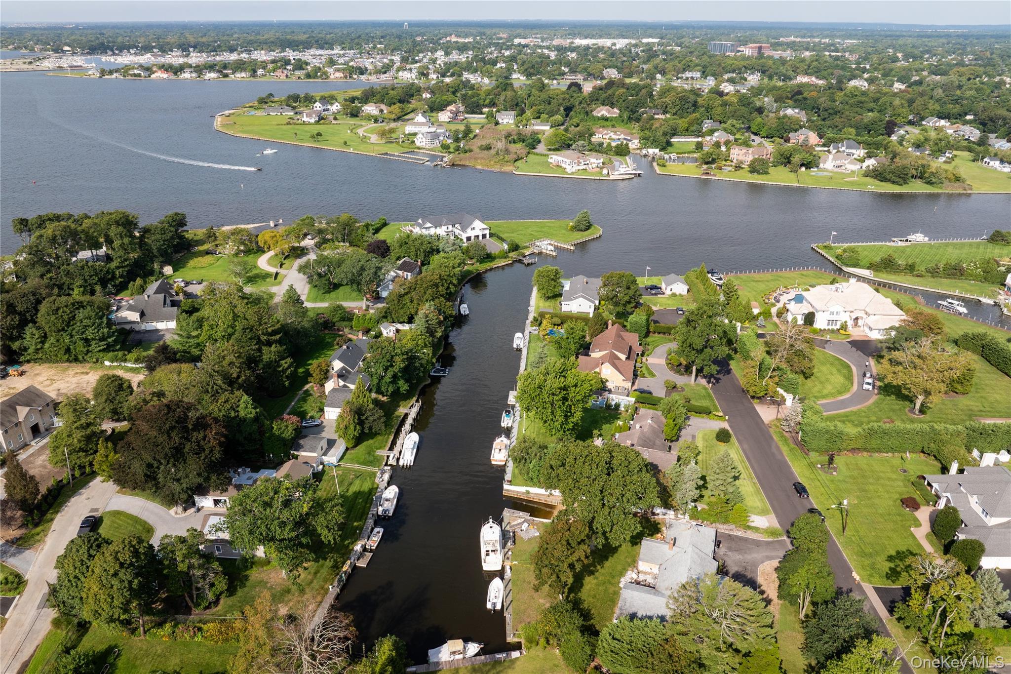 Single Family Gibb Lane Suffolk County, NY 11751, MLS-1048979-4
