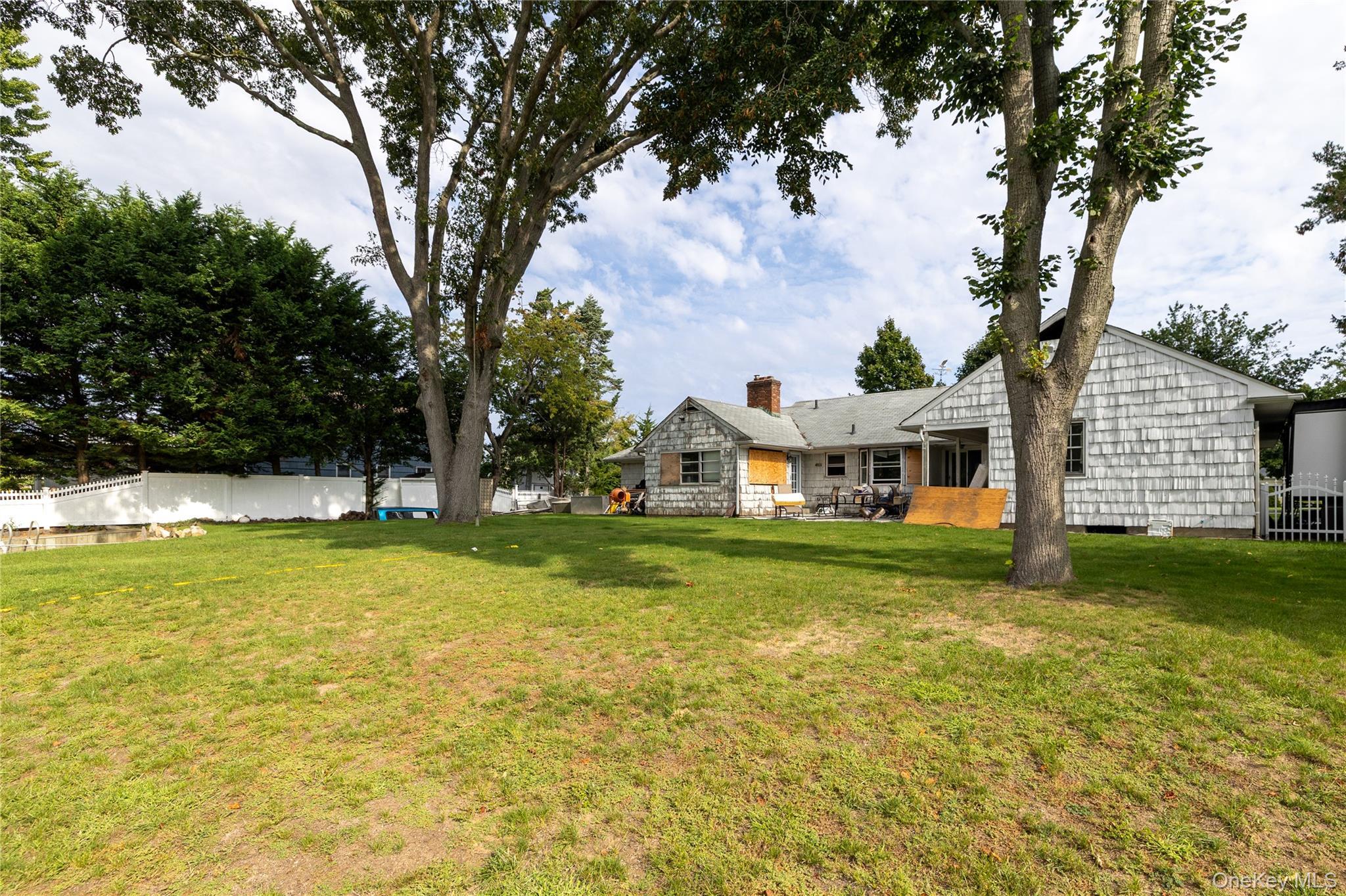 Single Family Gibb Lane Suffolk County, NY 11751, MLS-1048979-9