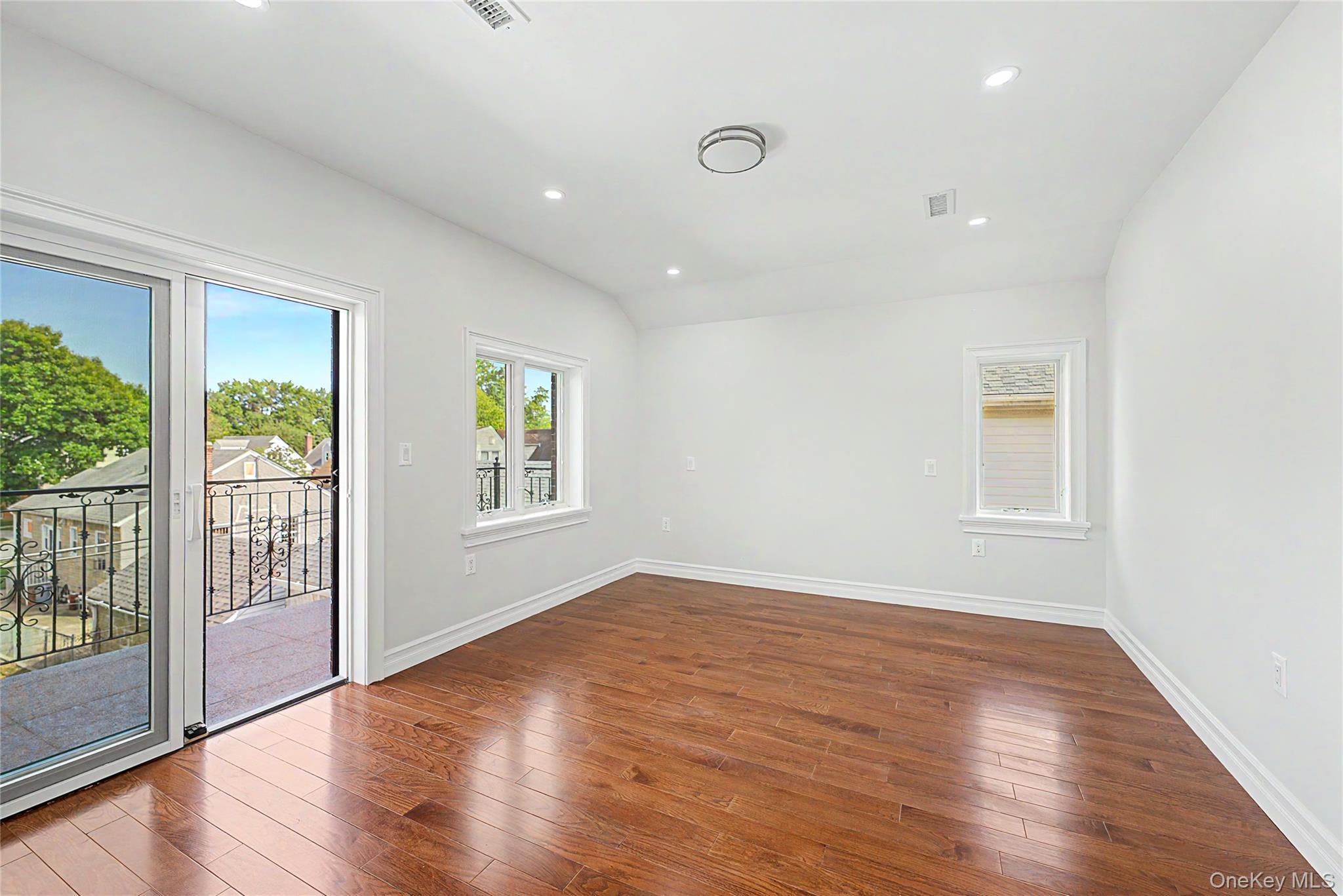 Single Family 197th Street Queens, NY 11365, MLS-1049017-13