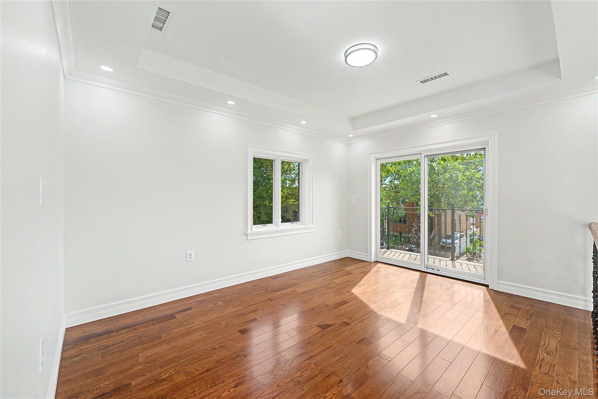 Single Family 197th Street Queens, NY 11365, MLS-1049017-14
