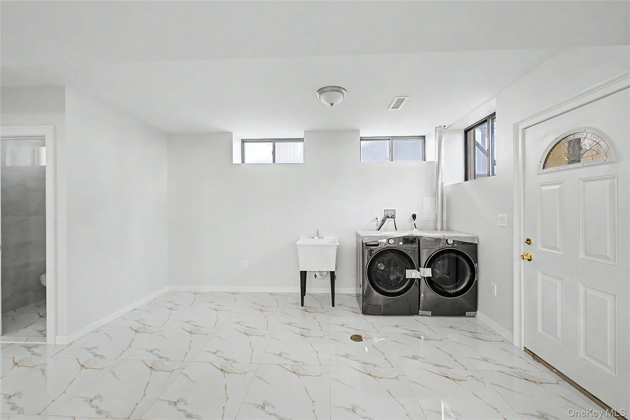 Single Family 197th Street Queens, NY 11365, MLS-1049017-23