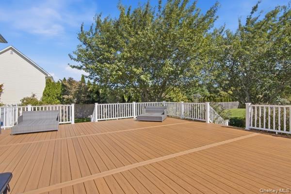 Single Family Old Neck Court Suffolk County, NY 11949, MLS-1049019-20