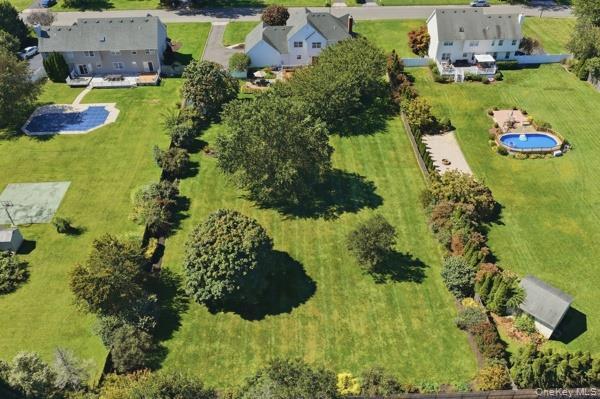 Single Family Old Neck Court Suffolk County, NY 11949, MLS-1049019-24