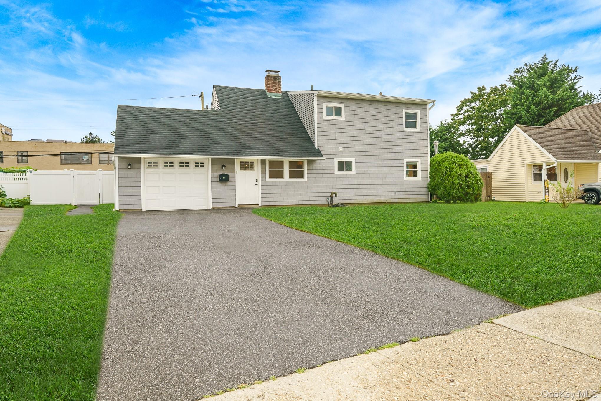 Single Family Squirrel Lane  Nassau County, NY 11756, MLS-1049029-4