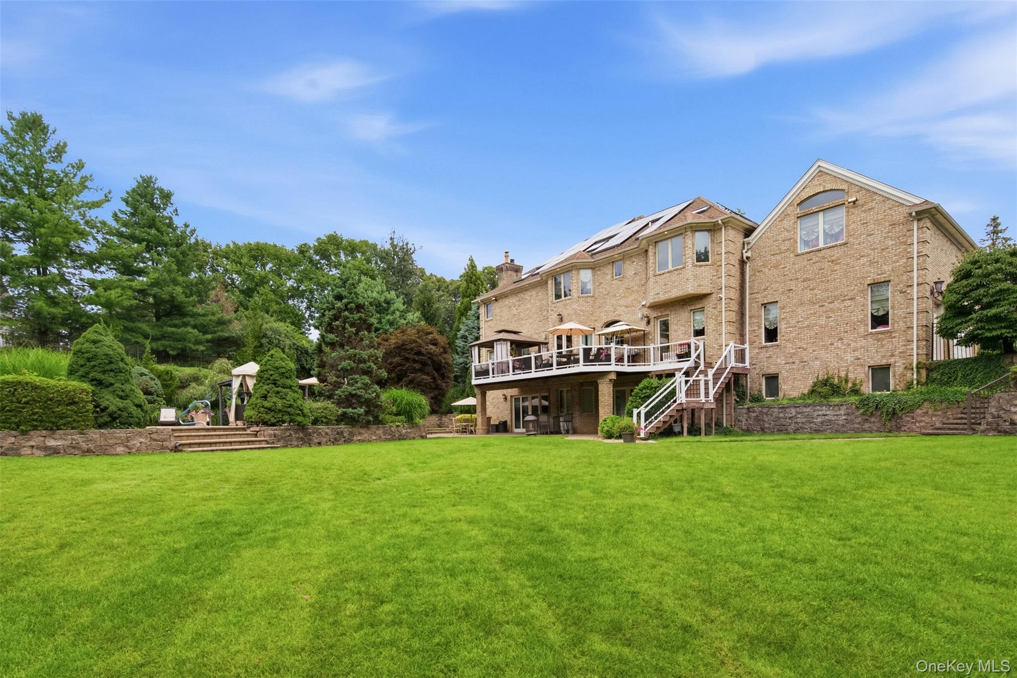 Single Family Peppermill Lane  Suffolk County, NY 11746, MLS-1049045-38