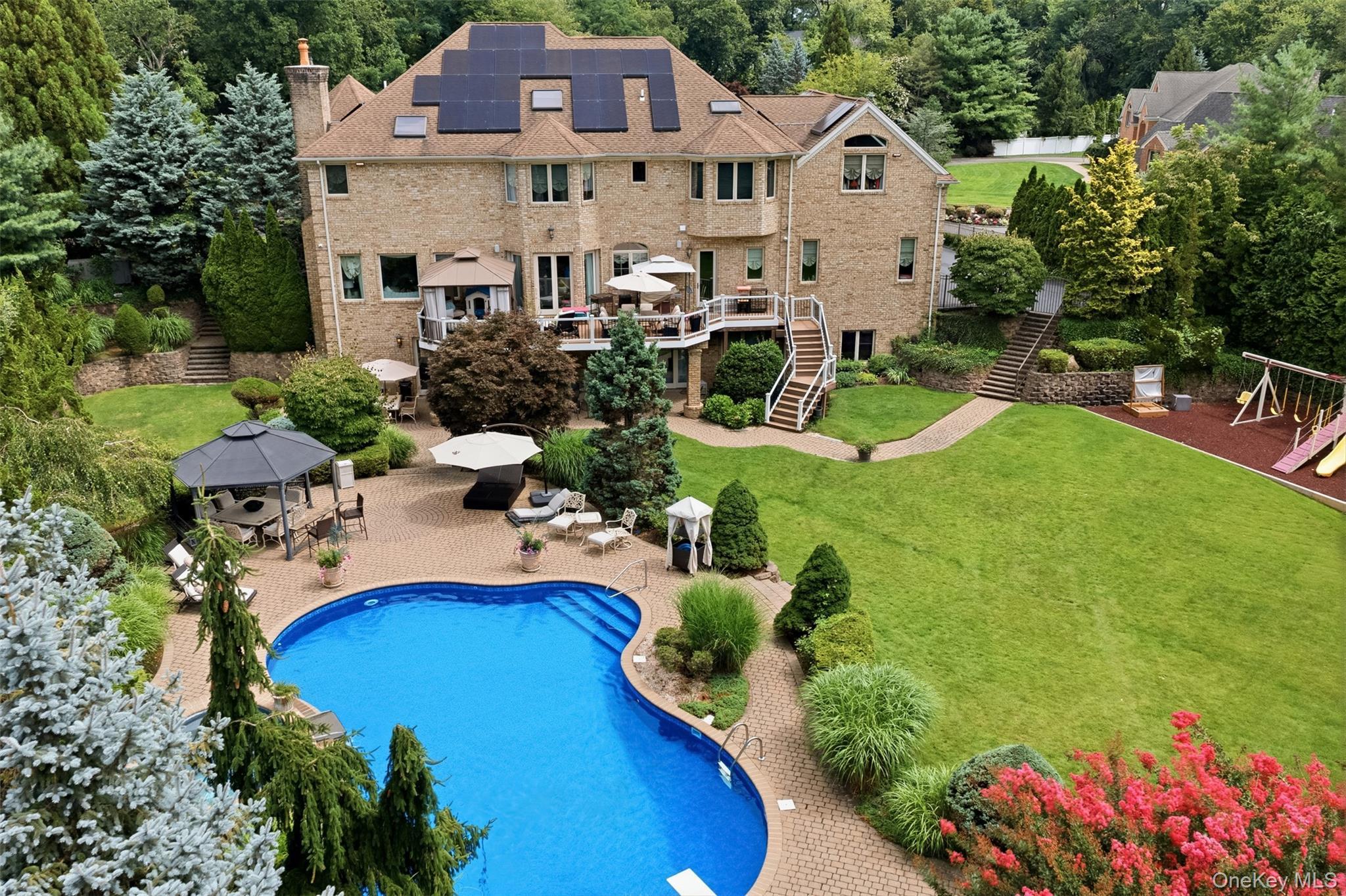 Single Family Peppermill Lane  Suffolk County, NY 11746, MLS-1049045-40