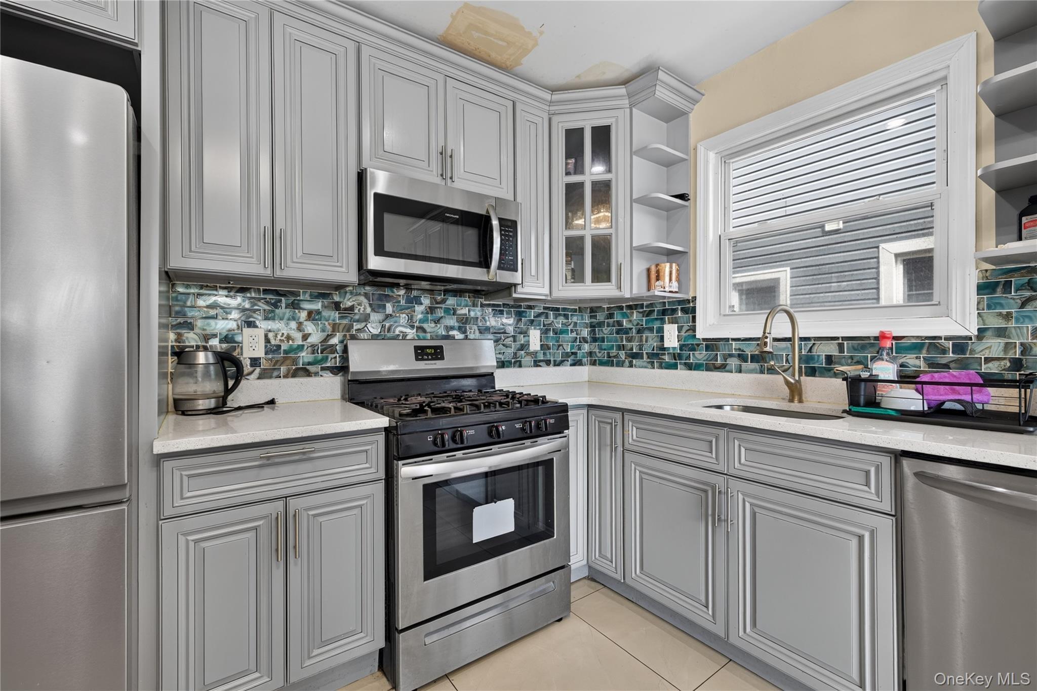 Single Family 185th Street Queens, NY 11413, MLS-1049049-12