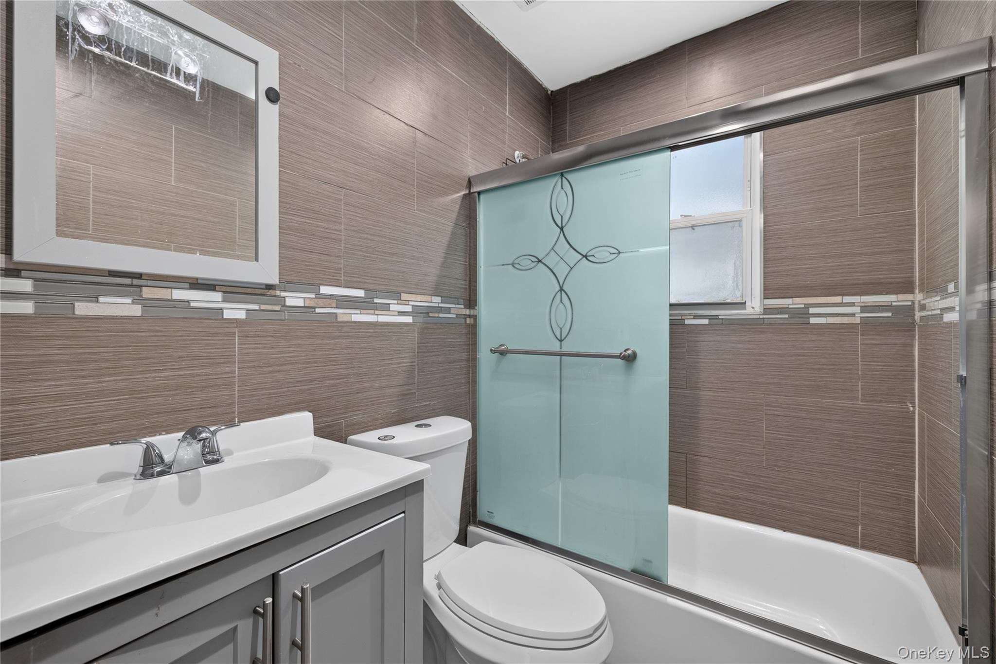 Single Family 185th Street Queens, NY 11413, MLS-1049049-13