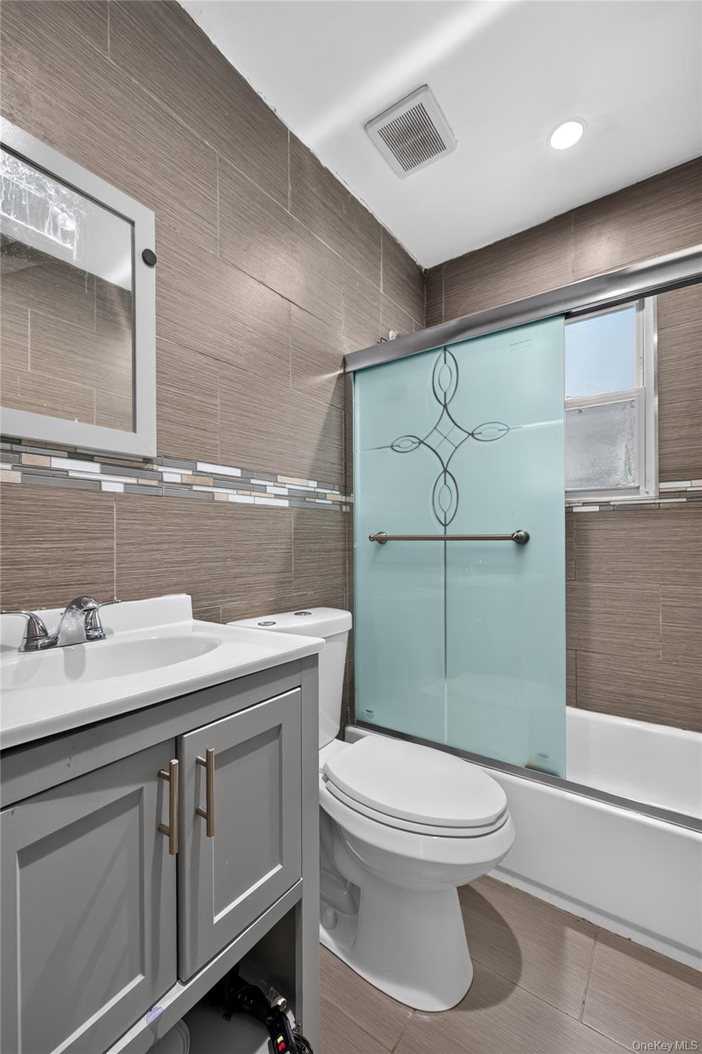 Single Family 185th Street Queens, NY 11413, MLS-1049049-14