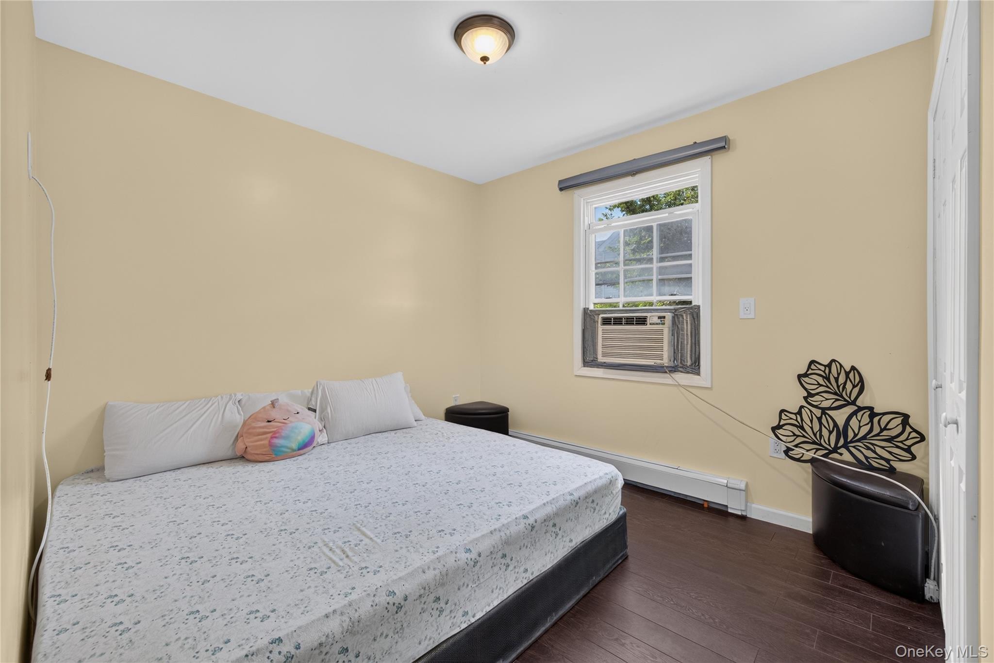 Single Family 185th Street Queens, NY 11413, MLS-1049049-16