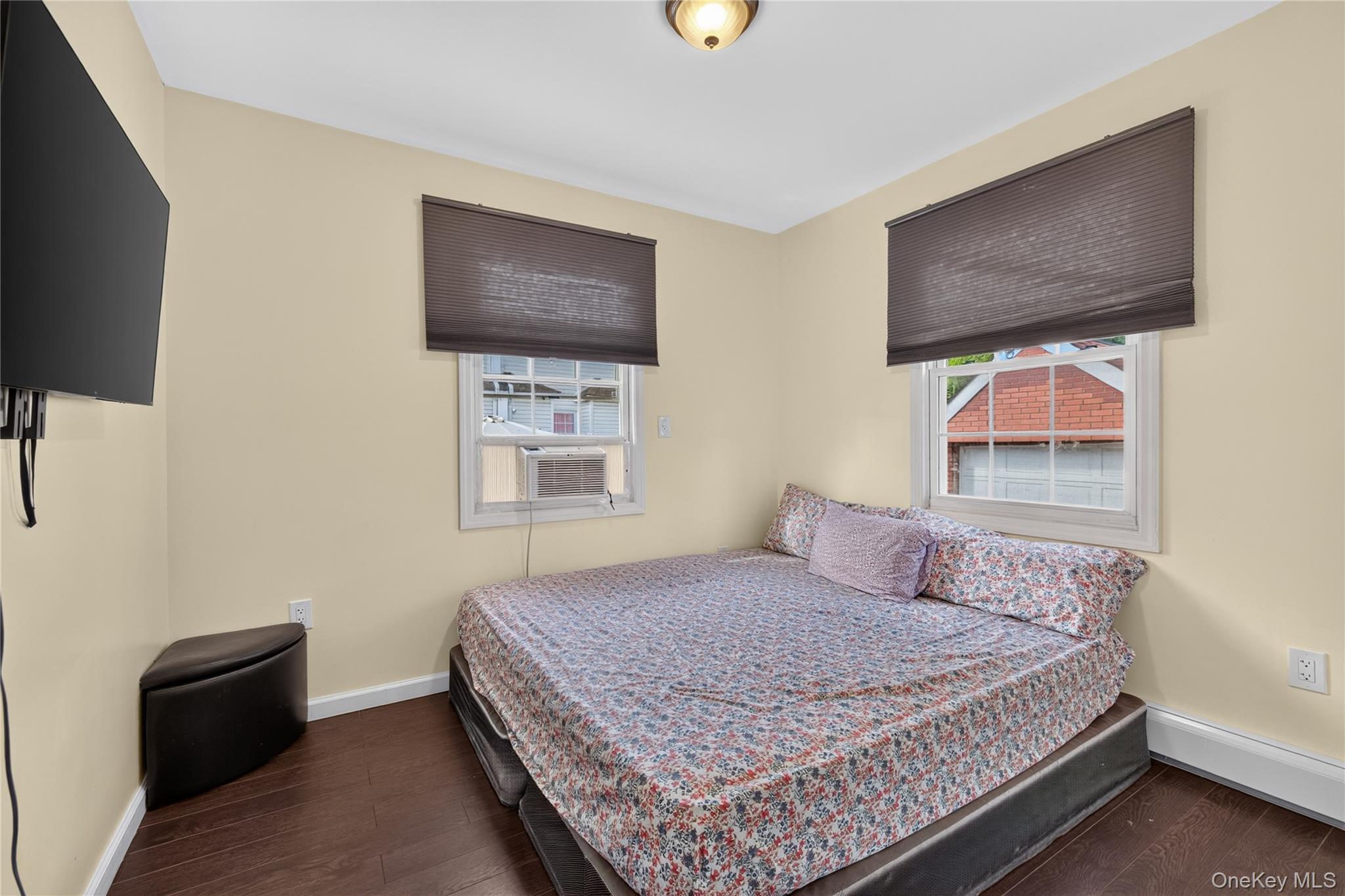 Single Family 185th Street Queens, NY 11413, MLS-1049049-17