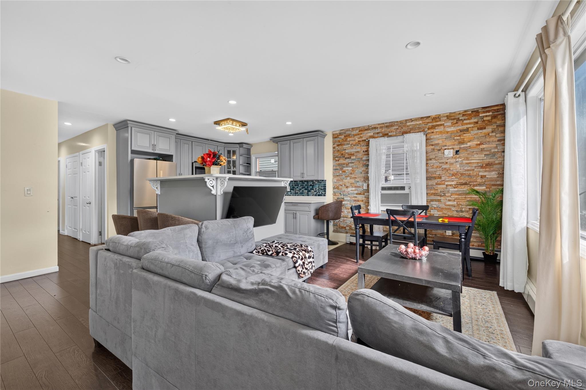 Single Family 185th Street Queens, NY 11413, MLS-1049049-2