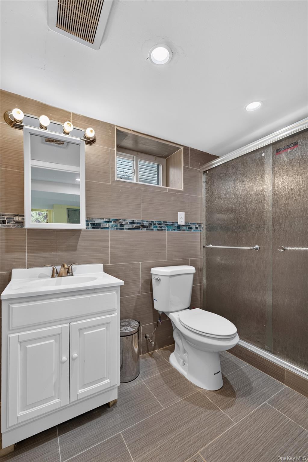 Single Family 185th Street Queens, NY 11413, MLS-1049049-27