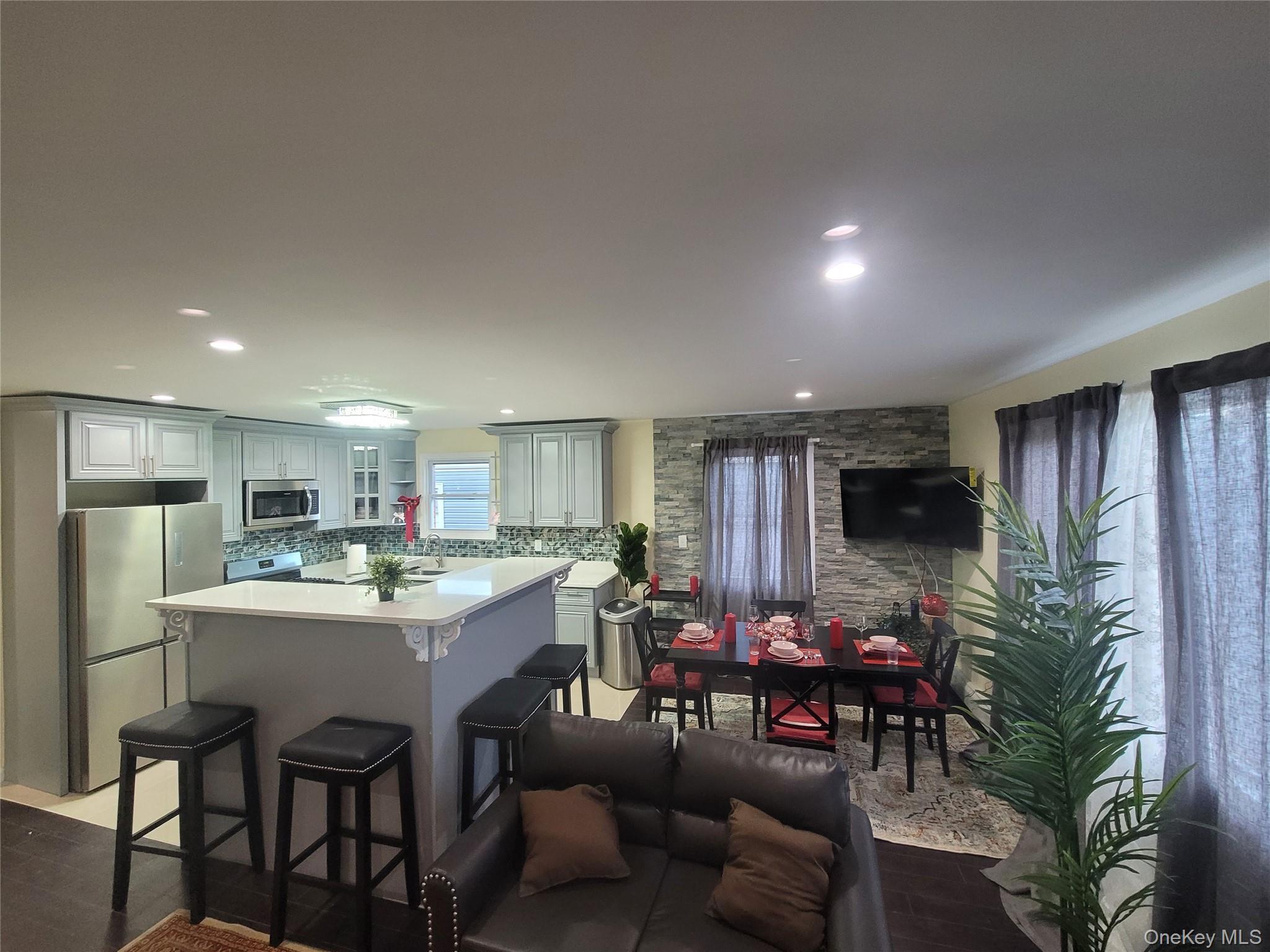 Single Family 185th Street Queens, NY 11413, MLS-1049049-30