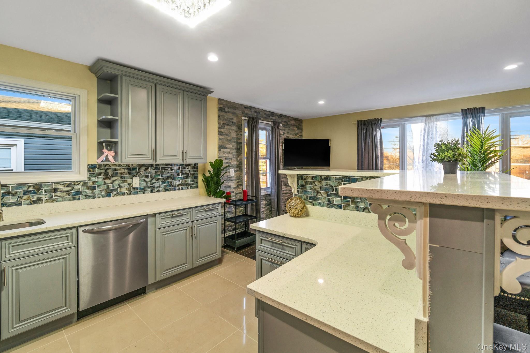 Single Family 185th Street Queens, NY 11413, MLS-1049049-35