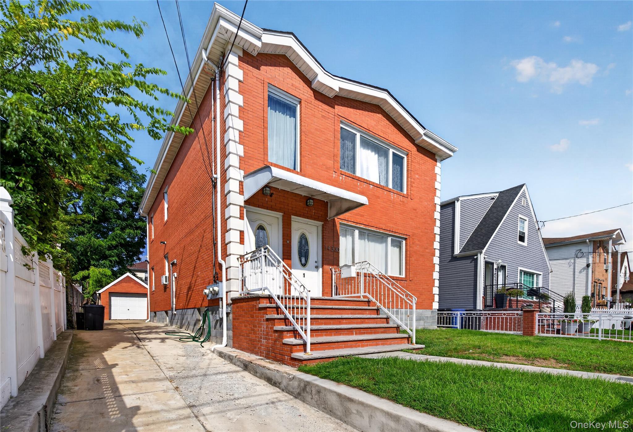 Single Family 185th Street Queens, NY 11413, MLS-1049049-40