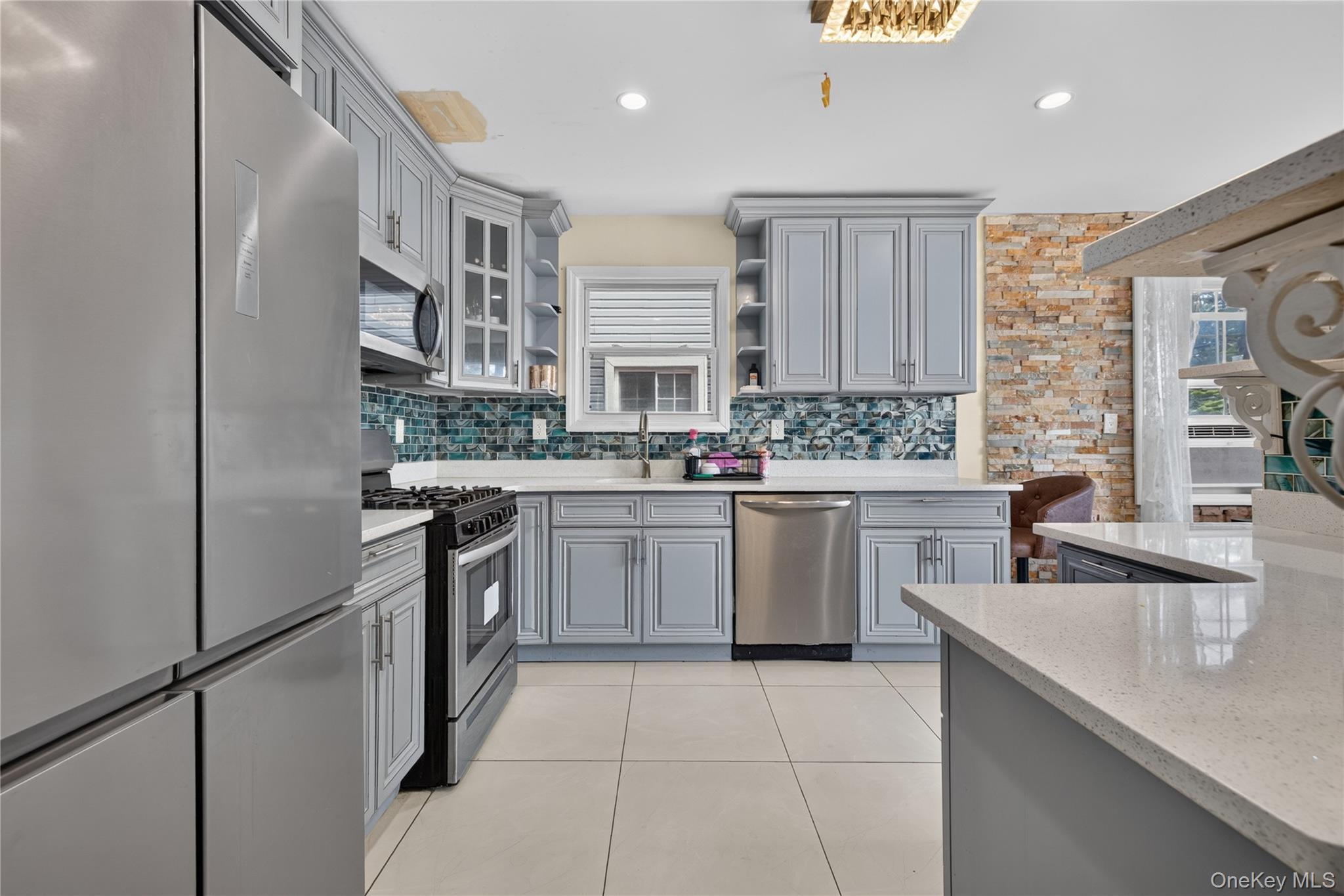 Single Family 185th Street Queens, NY 11413, MLS-1049049-5