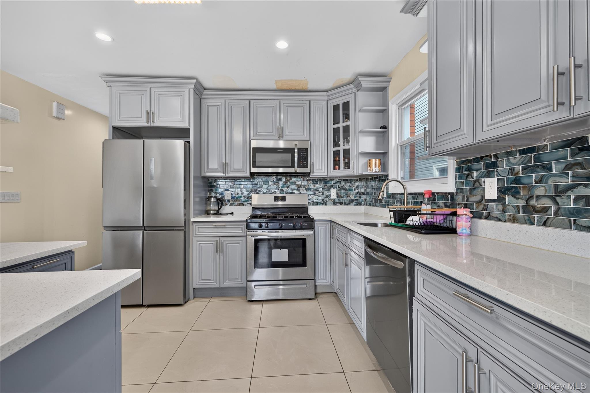 Single Family 185th Street Queens, NY 11413, MLS-1049049-6