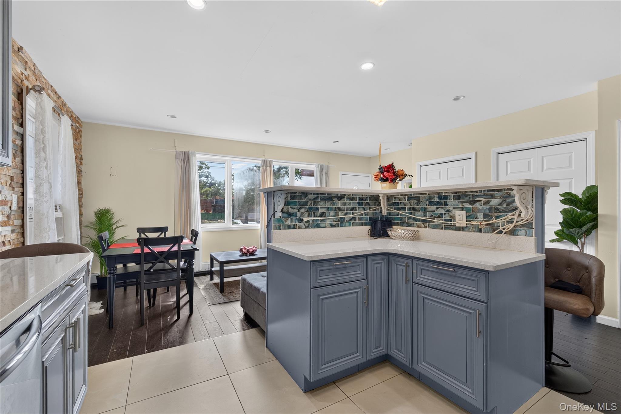 Single Family 185th Street Queens, NY 11413, MLS-1049049-7