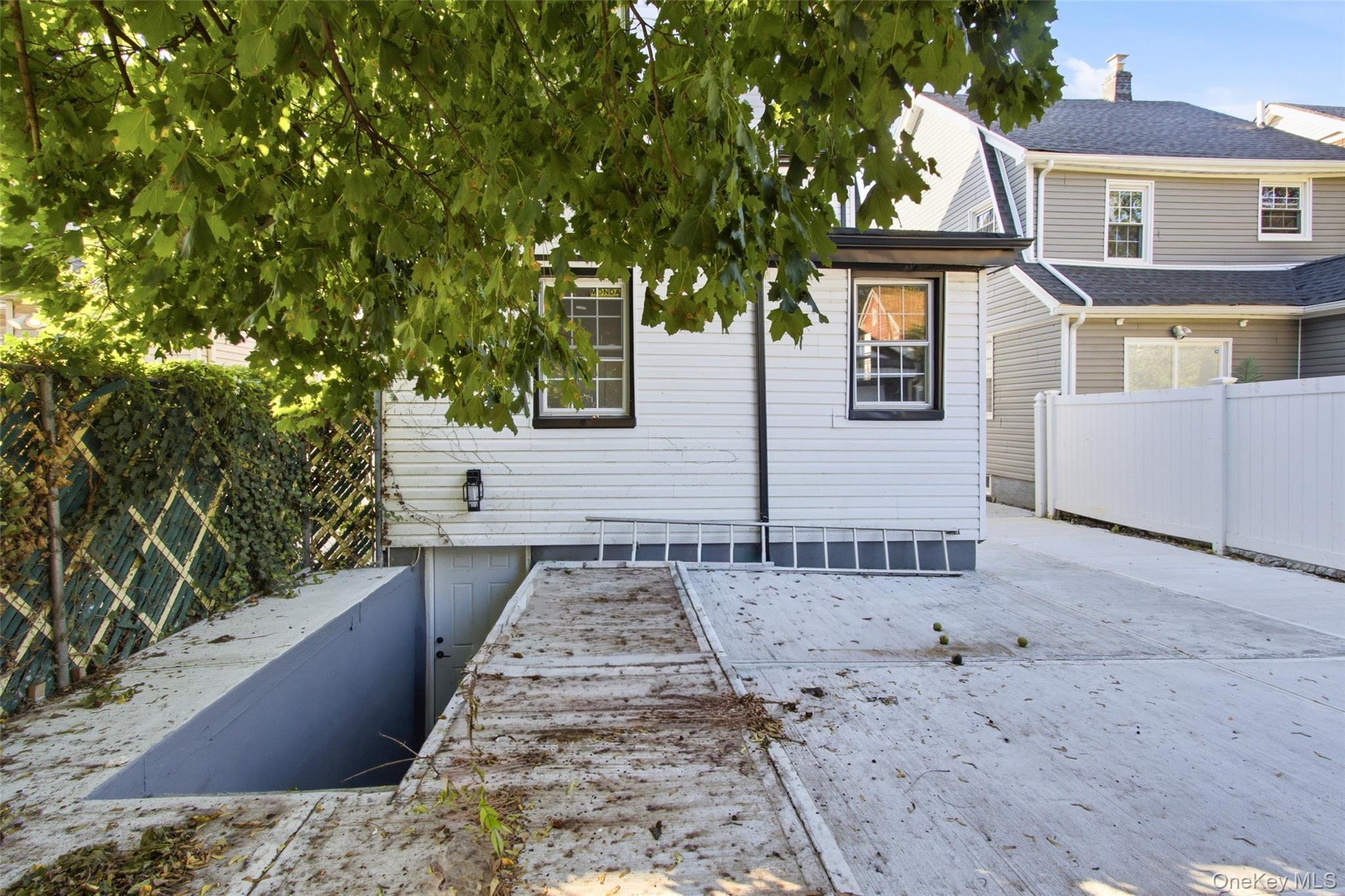 Single Family Mangin Ave Queens, NY 11412, MLS-1049070-23