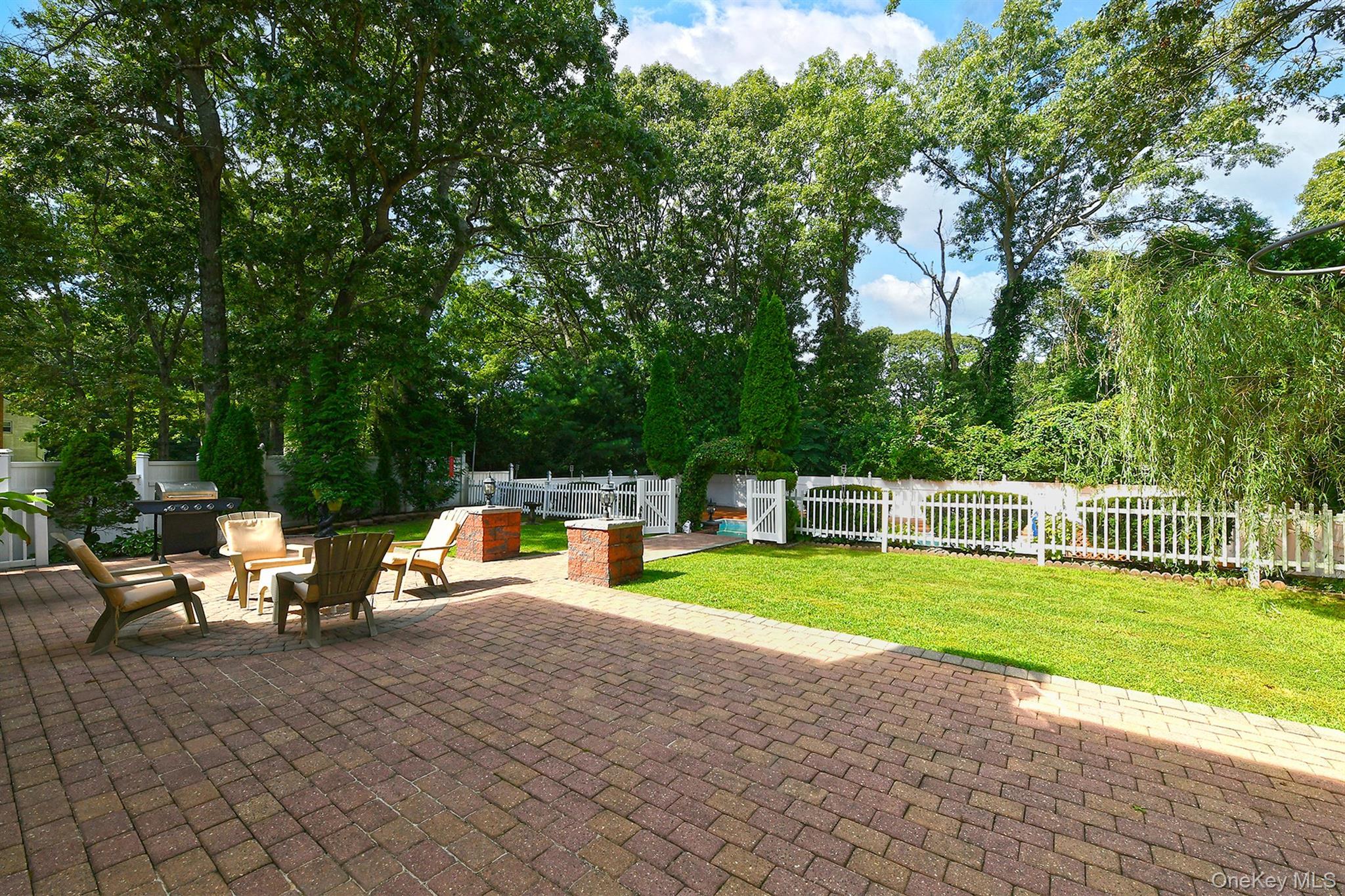 Single Family Village Hill Drive Suffolk County, NY 11746, MLS-1049094-43