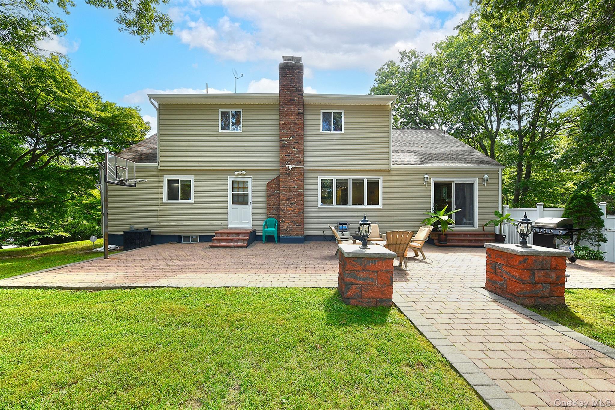 Single Family Village Hill Drive Suffolk County, NY 11746, MLS-1049094-48