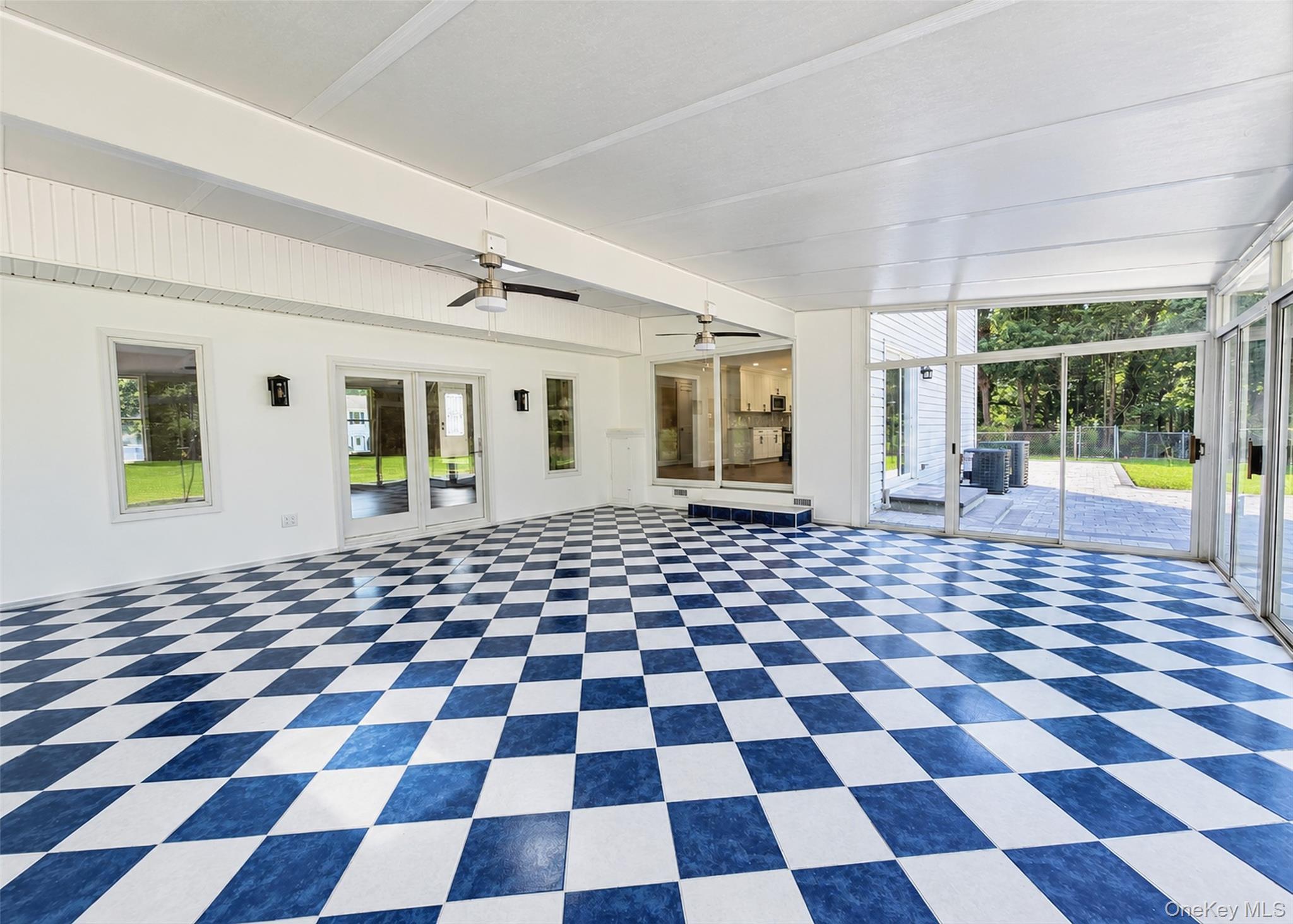 Single Family Victoria Lane Suffolk County, NY 11949, MLS-1049098-13
