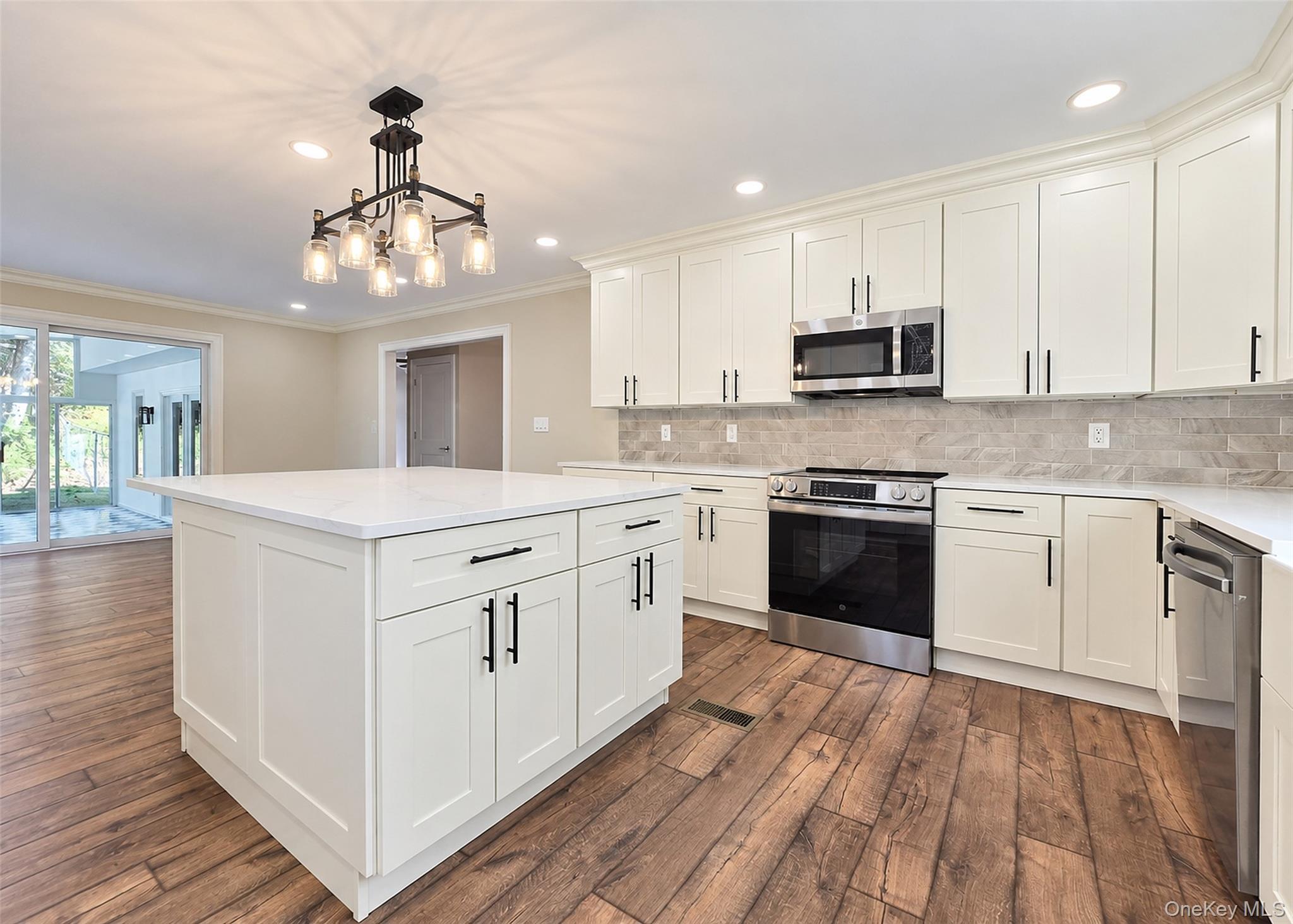 Single Family Victoria Lane Suffolk County, NY 11949, MLS-1049098-9