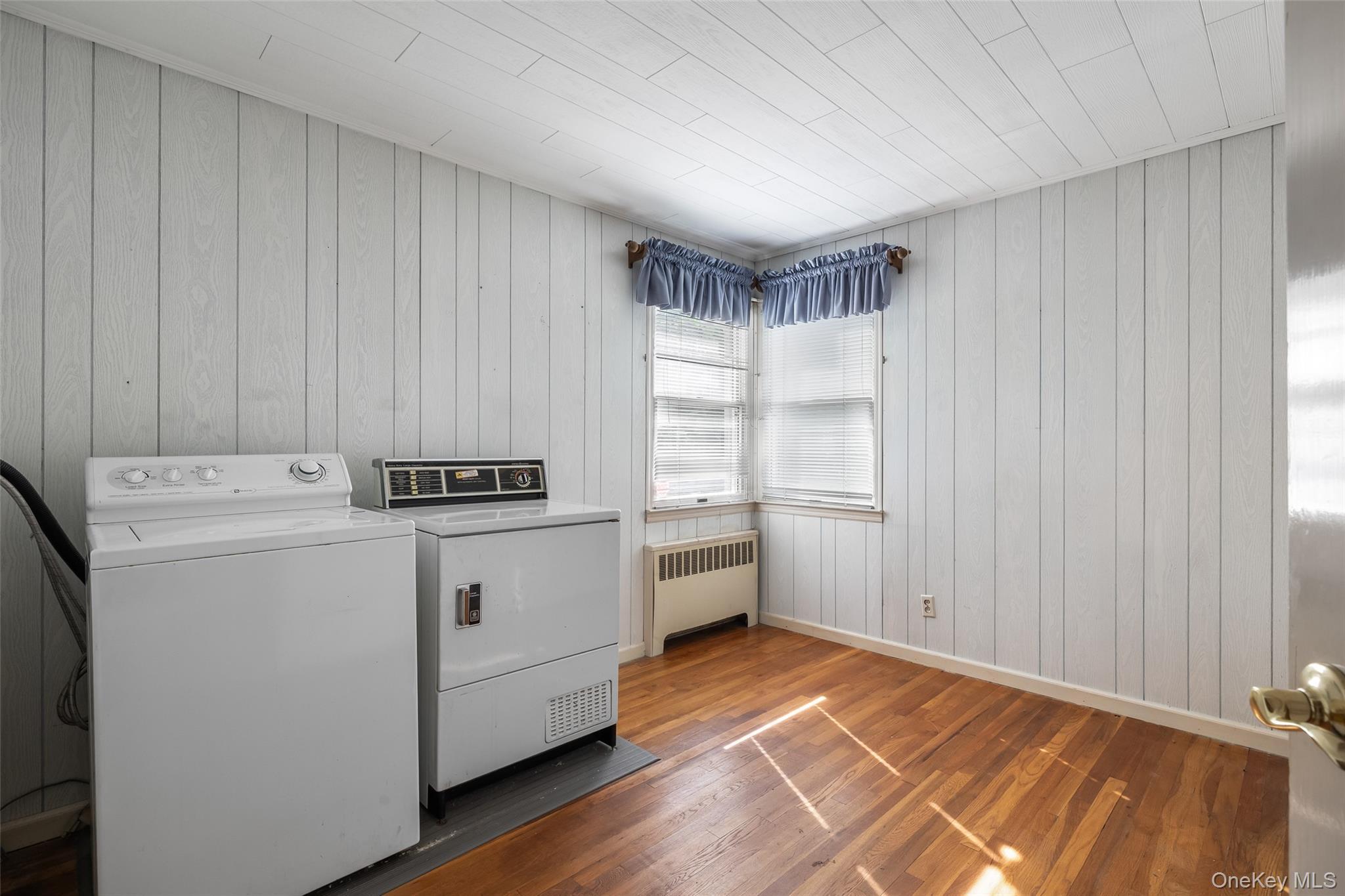 Single Family Woodbine Drive E Nassau County, NY 11801, MLS-1049130-15