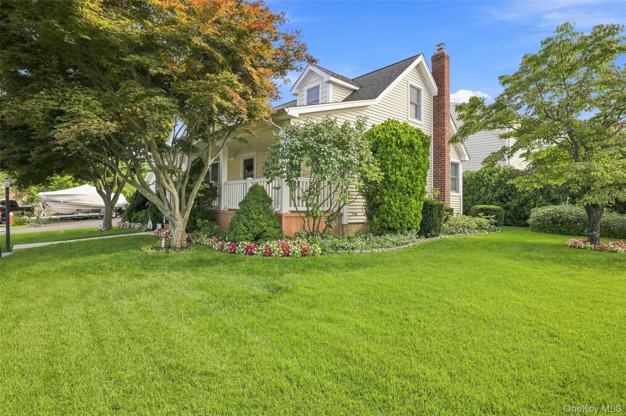 Single Family Woodbine Drive E Nassau County, NY 11801, MLS-1049130-27