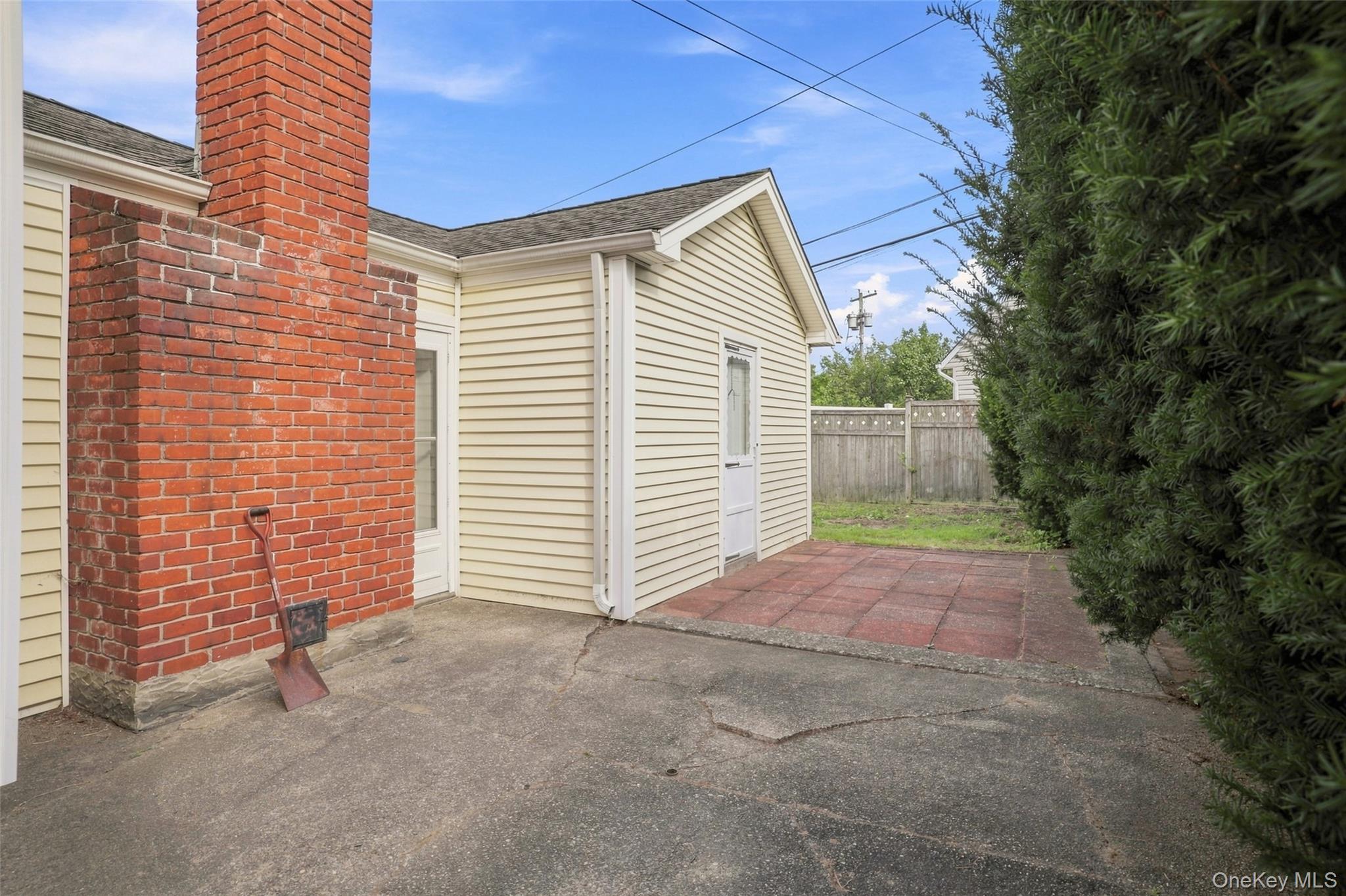 Single Family Woodbine Drive E  Nassau County, NY 11801, MLS-1049130-29
