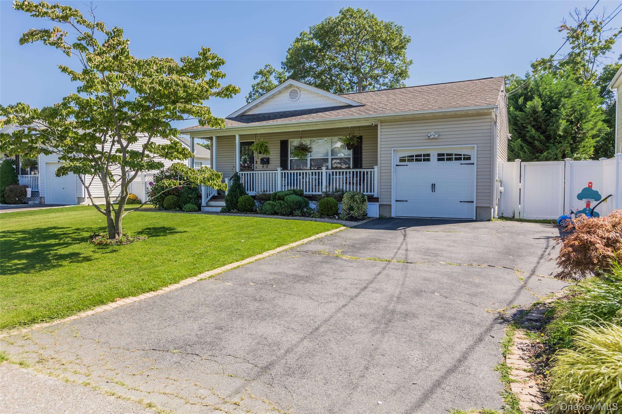 Single Family Myrtle Avenue Suffolk County, NY 11795, MLS-1049150-2