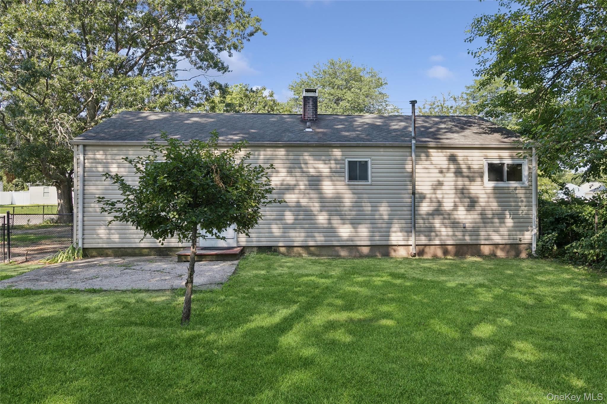 Single Family Connecticut Avenue  Suffolk County, NY 11763, MLS-1049216-21