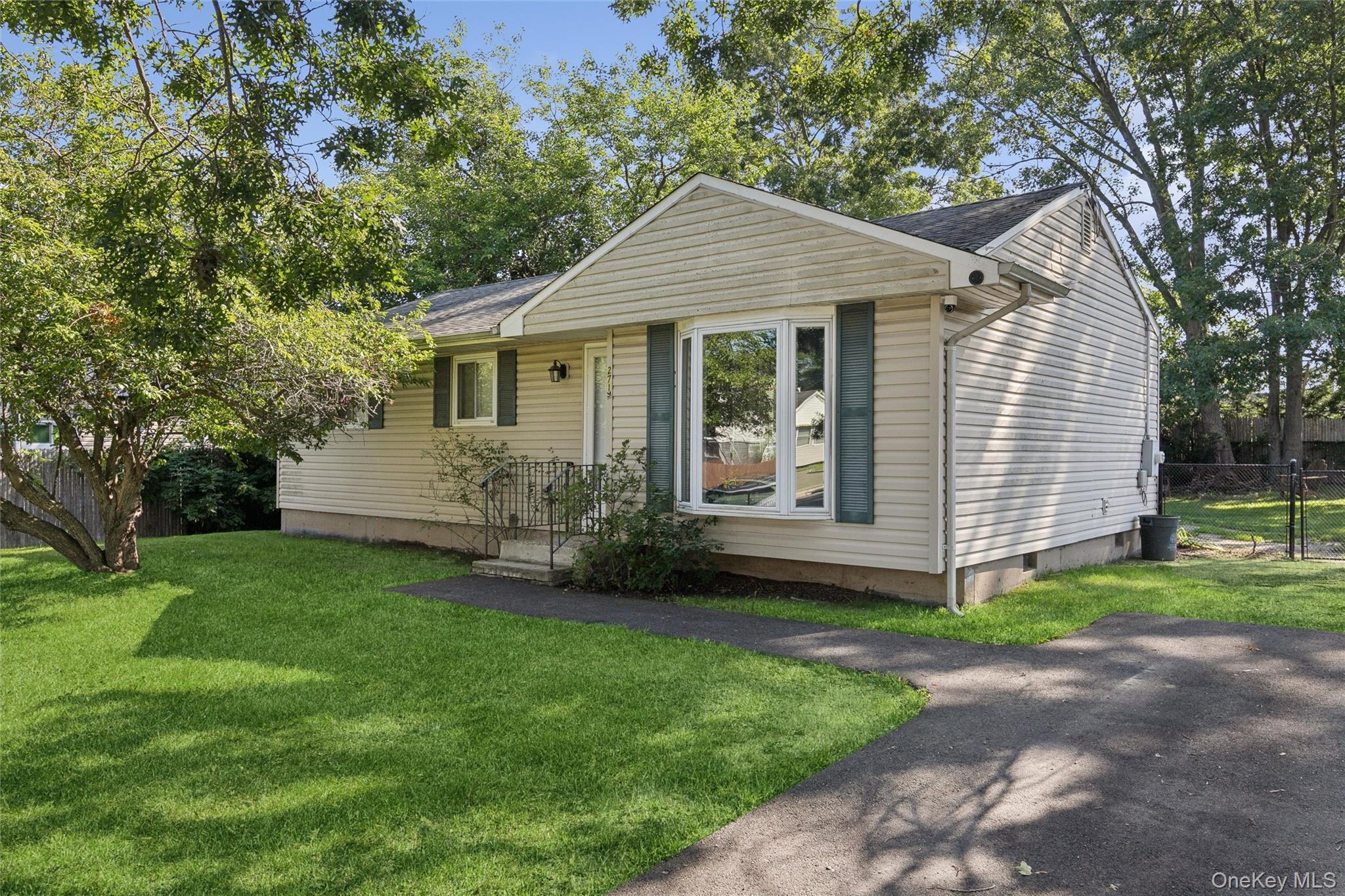 Single Family Connecticut Avenue  Suffolk County, NY 11763, MLS-1049216-24
