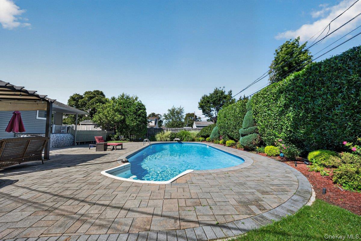 Single Family Burlington Avenue Suffolk County, NY 11729, MLS-1049237-15