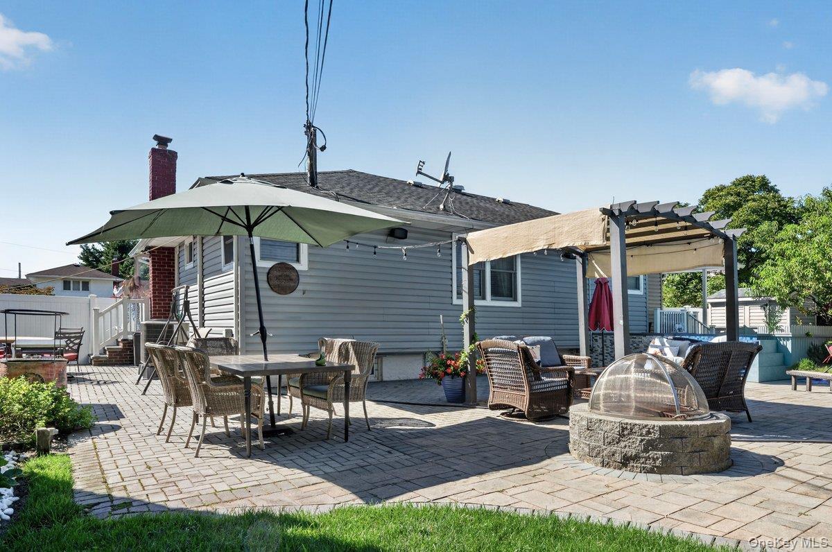 Single Family Burlington Avenue Suffolk County, NY 11729, MLS-1049237-16